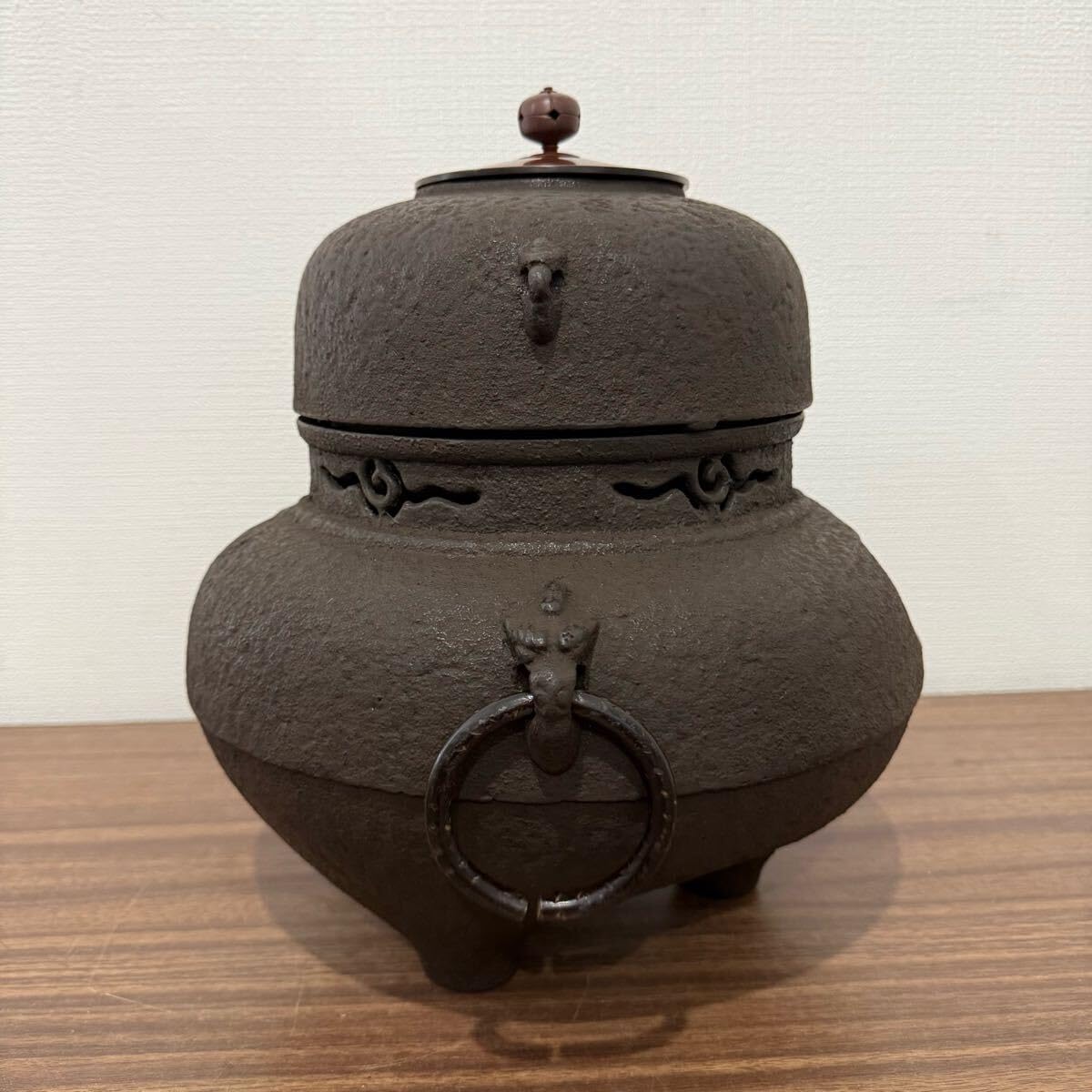 Amazon.co.jp: 龍敏堂造 風炉釜 茶道具 置炉用釜 茶器 鉄釜 茶釜