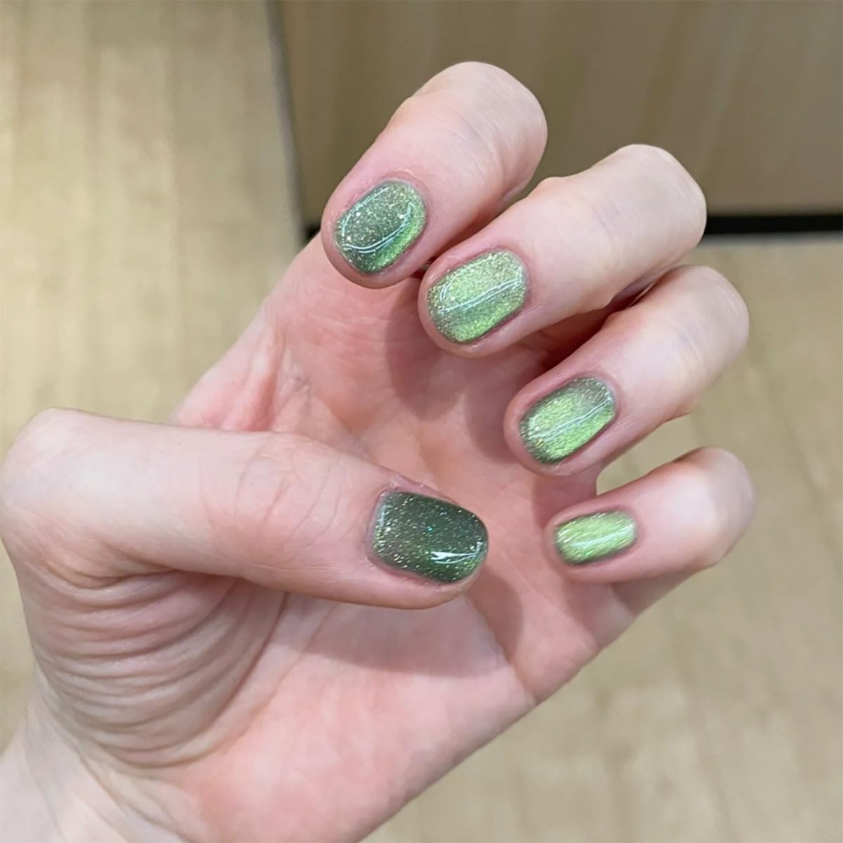 Square Fake Nails Green Press on Nails with Glitter Design Short False Nails Acrylic Artificial Glossy Glue on Nail Full Cover Stick on Nail for Women