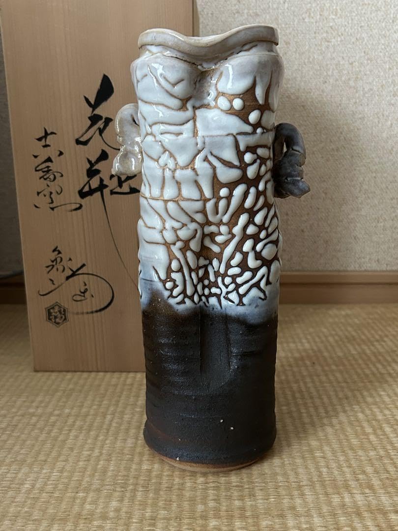 岩国焼(萩焼) 山田 象陶　『白蛇釉』　花瓶 Amazon｜岩国焼(萩焼) 山田 象陶 『白蛇釉』 花瓶｜花立・華瓶