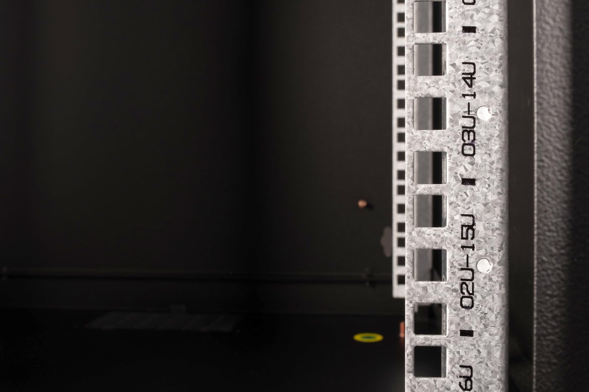 DIGITUS Armadio di rete 16U 19" Rack 600x600 mm Montaggio a parete Porta vetro IP20 Nero