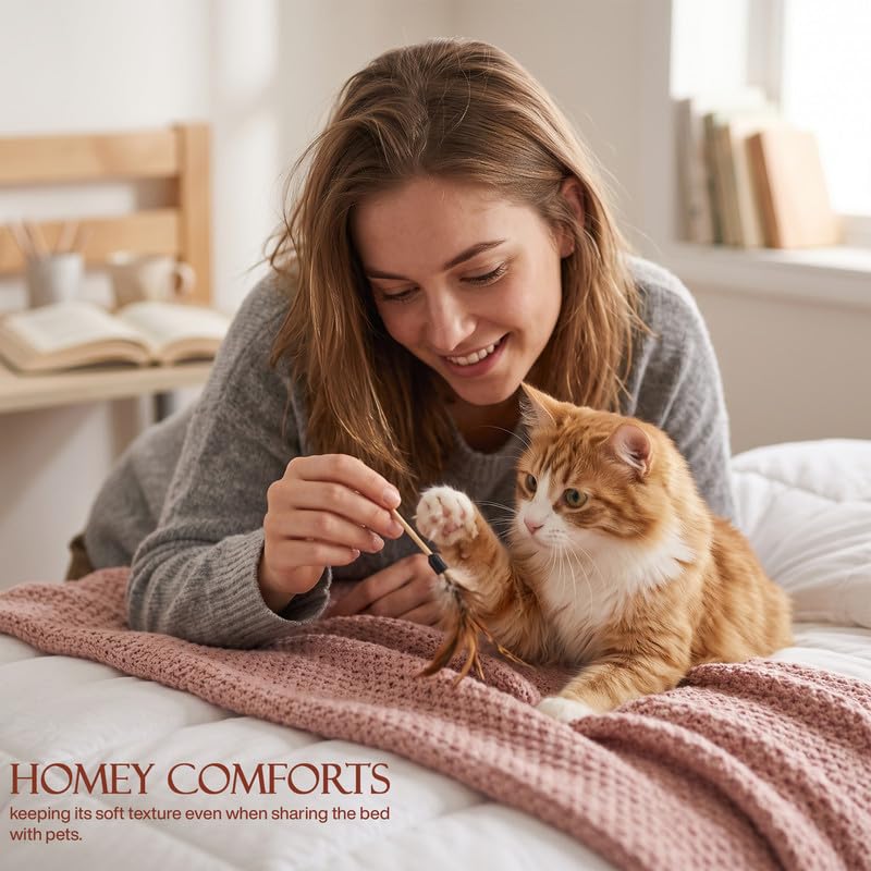 Image of Utopia Bedding Down Alternative Comforter (Twin XL, White) - All Season Comforter - Plush Siliconized Fiberfill Duvet Insert - Box Stitched | Cozy All Season Comforter, Down Alternative Fill, Soft Microfiber Shell, Corner Tabs, Box Stitched, Machine Washable