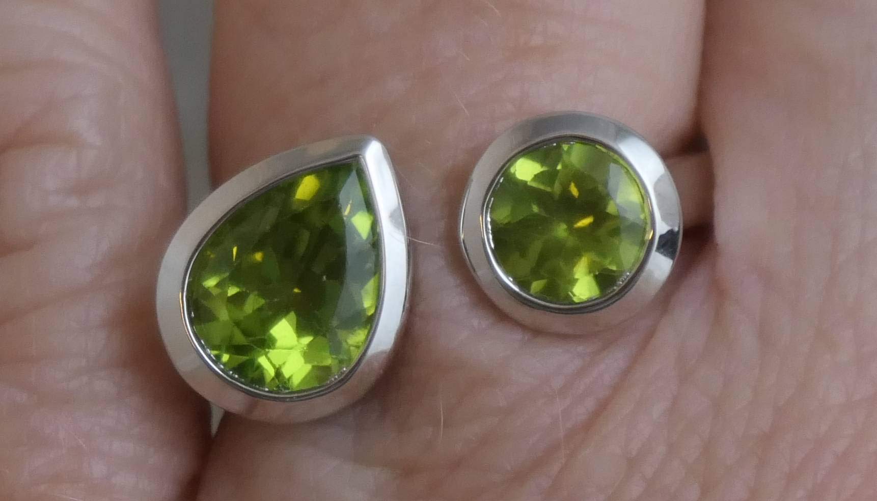 Anillo de plata de ley con peridoto, tamaño 12