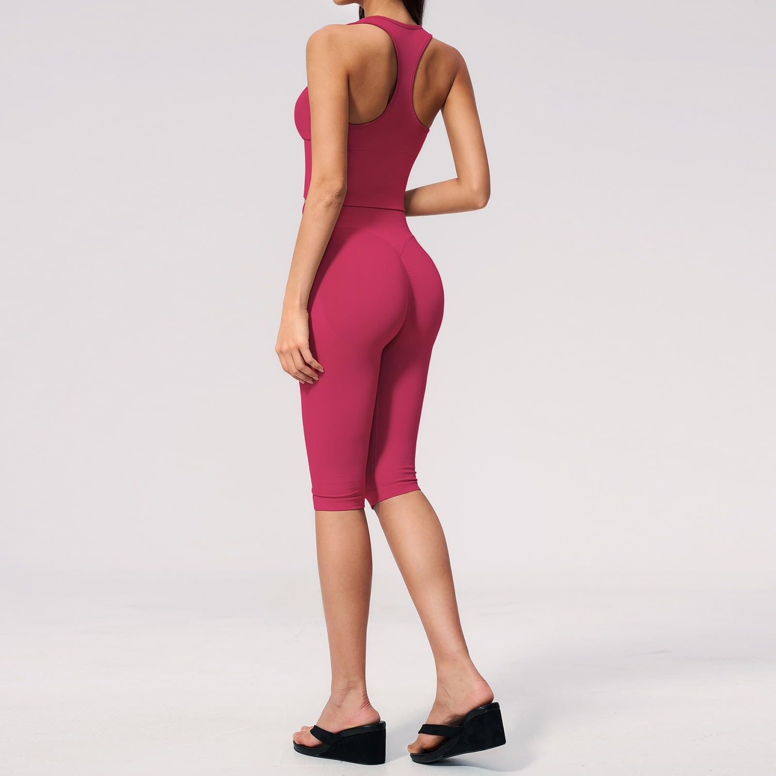 Conjunto de yoga de dos piezas con ajuste elegante y rendimiento para yoga, correr y entrenamiento físico.