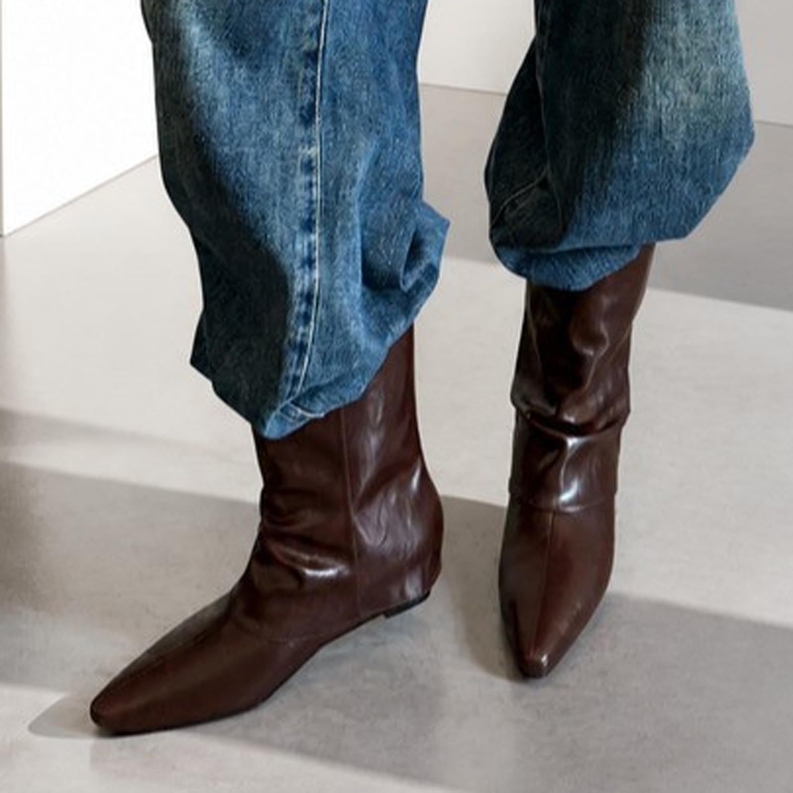 Stivali a metà Polpaccio con Tomaia Classica, Punta Affusolata, Tacco Basso, Stivaletto Slip-on.