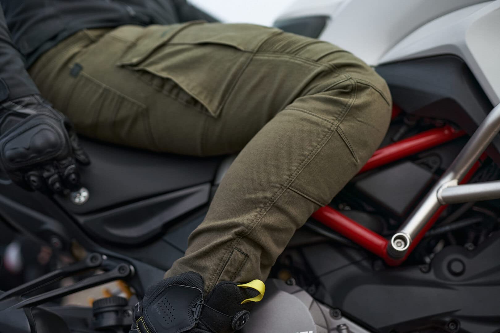 SHIMA GIRO 2.0 Motorradhose Herren - Elastische Regular Fit Cargo Biker Hose Männer mit DuraQLschicht, Knie und Hüft Protektoren, Oberschenkeltaschen (Khaki, 40)
