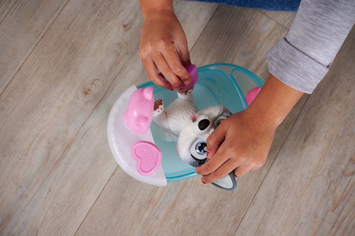 Simba 105953560 - Pamper Petz Husky z wanną, z funkcją pompowania, butelka do picia, butelka z pianki, spryskiwacz wody, 25 cm zabawka dla psa, od 3 lat