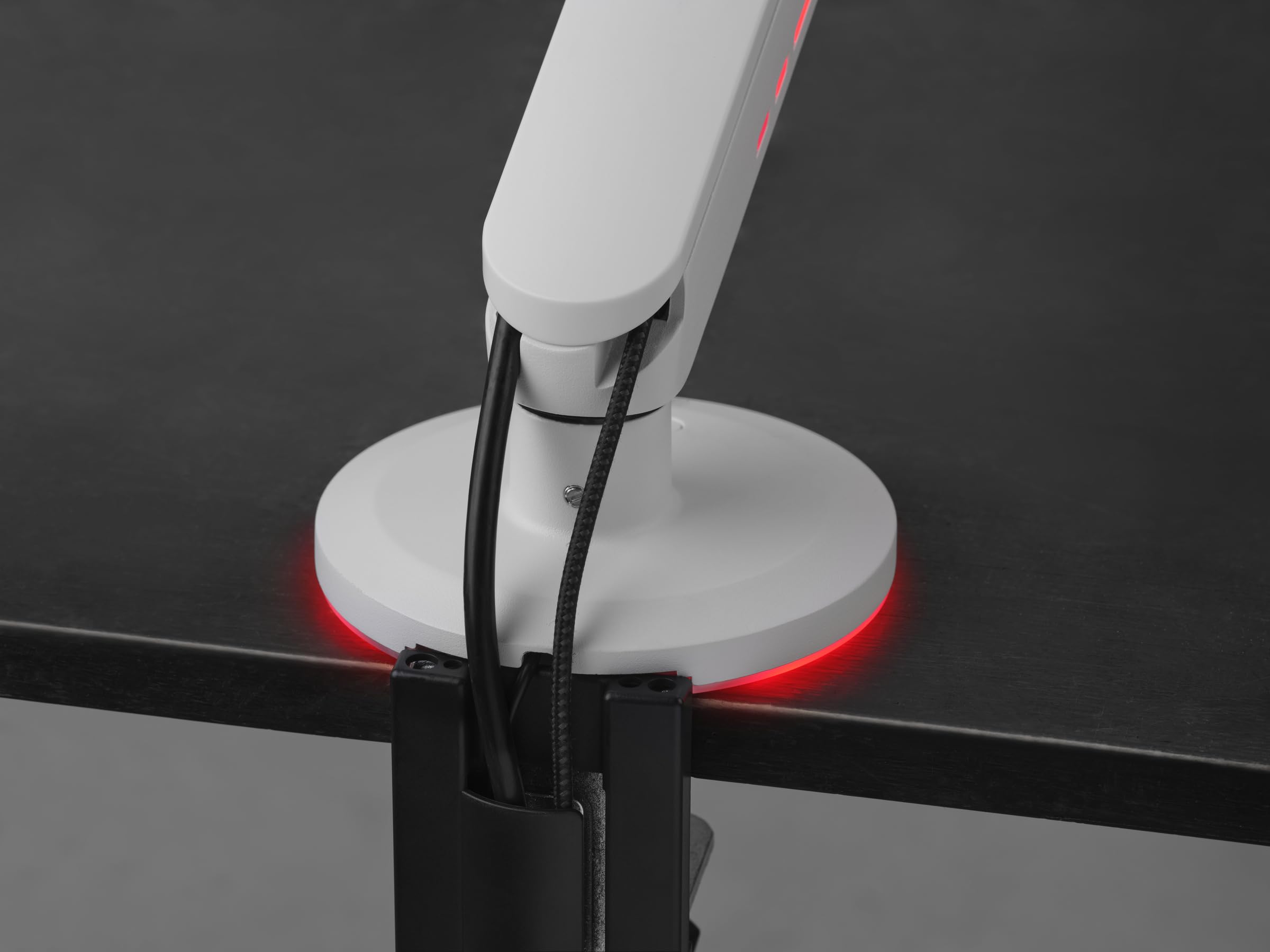 Brazo de Monitor para Gaming One For All para Pantallas de 21" a 45" -VESA 75/100mm -Ajuste de Altura -Inclinación(80°), Giro(180°) y rotación(360°) -Peso máx: 8kg -Blanco (DM8120)