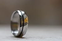 Vista 4 de Men's titanium and carbon fiber ring Unique and minimal wedding band. Water resistant hypoallergenic. (00334_7N)