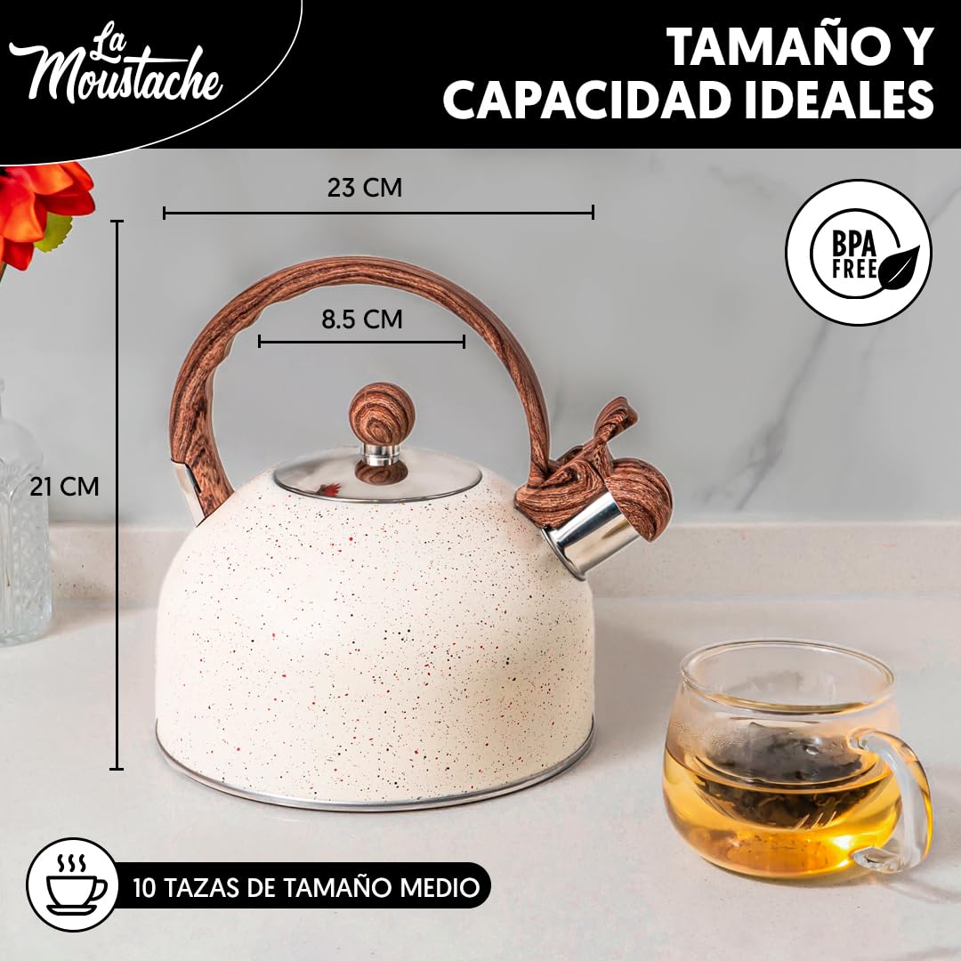 La Moustache - Hervidor de Agua Silbante【2,5L】de Acero Inoxidable para 10 Tazas | sin BPA, Ø23 cm Apto para Inducción, Gas y Vitrocerámica con Asa Ergonómica Antiquemaduras, Diseño Vintage (Beige)