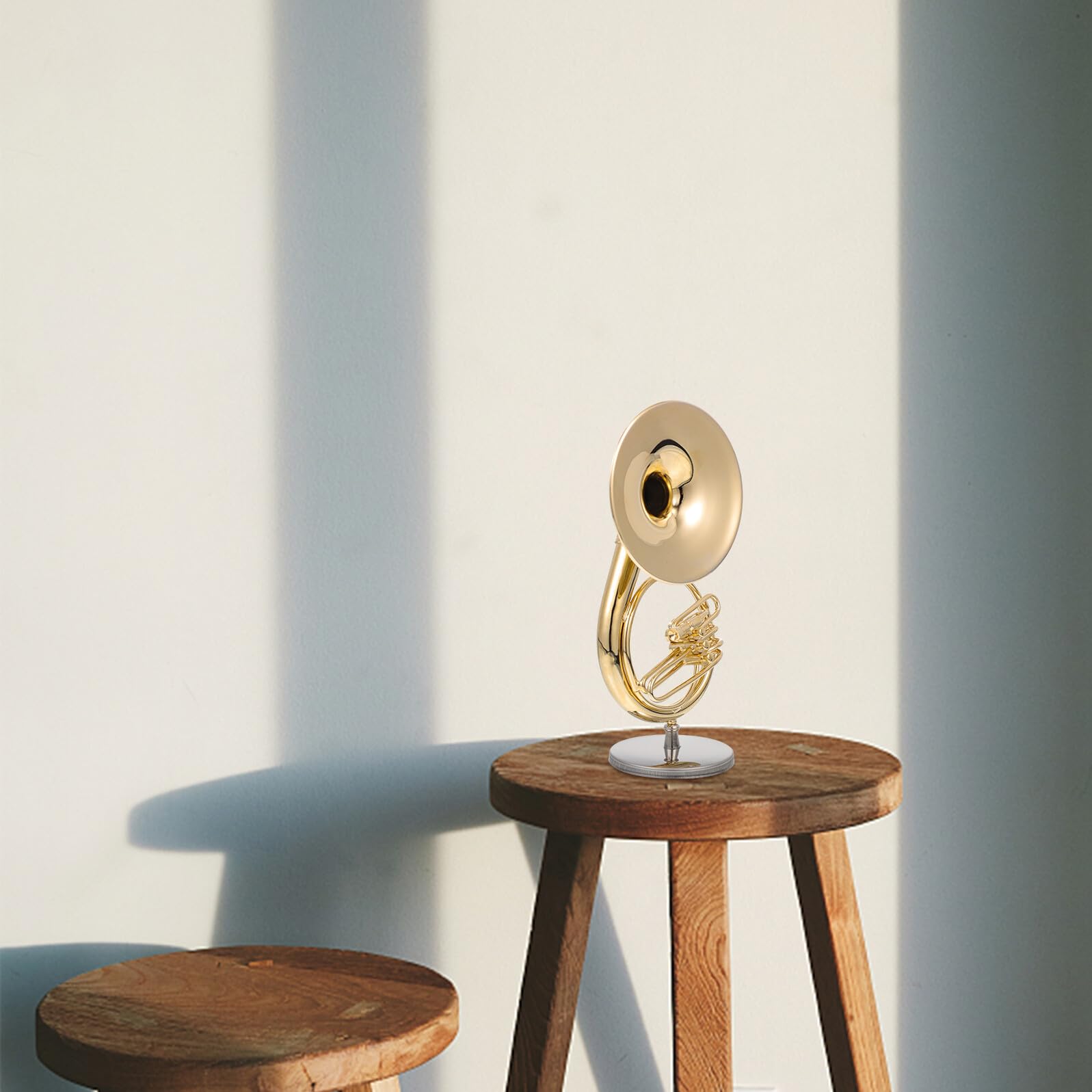 Goldene Miniatur Kupfer Sousaphon Modell mit Ständer und Aufbewahrungsbox Dekoratives und Langlebiges Instrumentenmodell für Zuhause oder Café 13cm