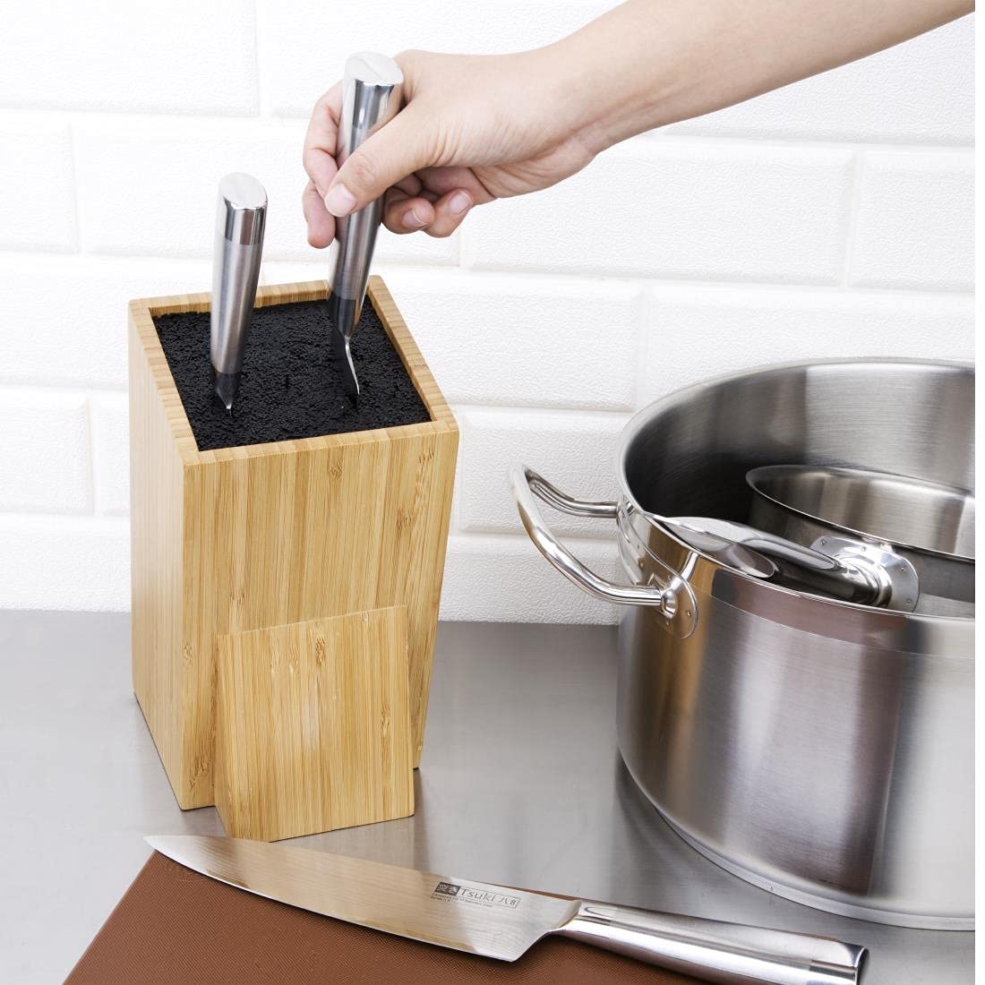 Vogue Bloc couteaux universel en bois, taille : 24,5 (H) x 12 (L) x 15,5 (P) cm, s'adapte à n'importe quel couteau, léger angle pour un accès facile, chefs professionnels et amateurs, CP862