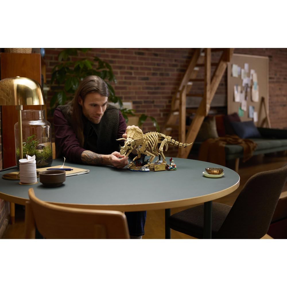 LEGO Jurassic World Szkielety dinozaurów: triceratops 77985 | Kolekcjonerska figurka, model triceratopsa, prezent dla fana dinozaurów, zestaw dla dorosłych do ekspozycji, 1154 elementy