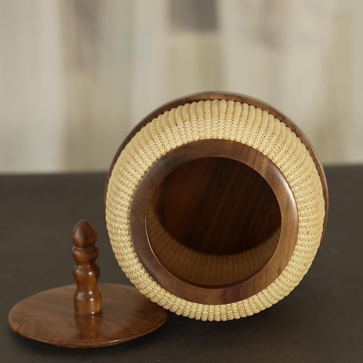 Nantucket Pot Belly Baskets Handmade Woven Rattan Circular Storage Basket with Lid, Decorative Organizer，Storage & Organization