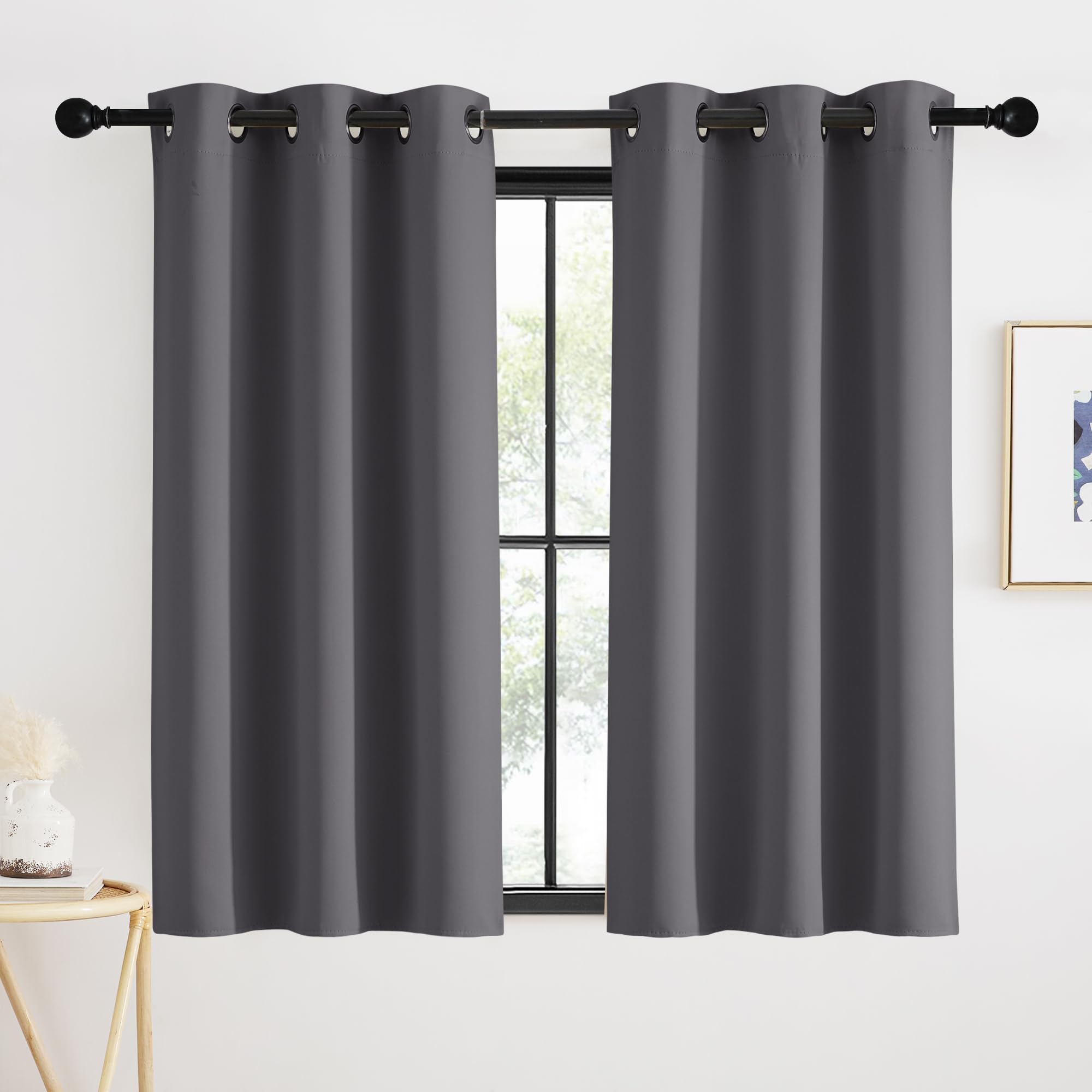 KGORGE Verdunklungsvorhänge Kurz Küche Vorhänge Grau Gardinen Blickdicht 140 x 90 cm(HxB) Thermovorhang Hitzeschutz Ösenschal 2er Set Blackout Curtains for Bedroom Fenstergardinen