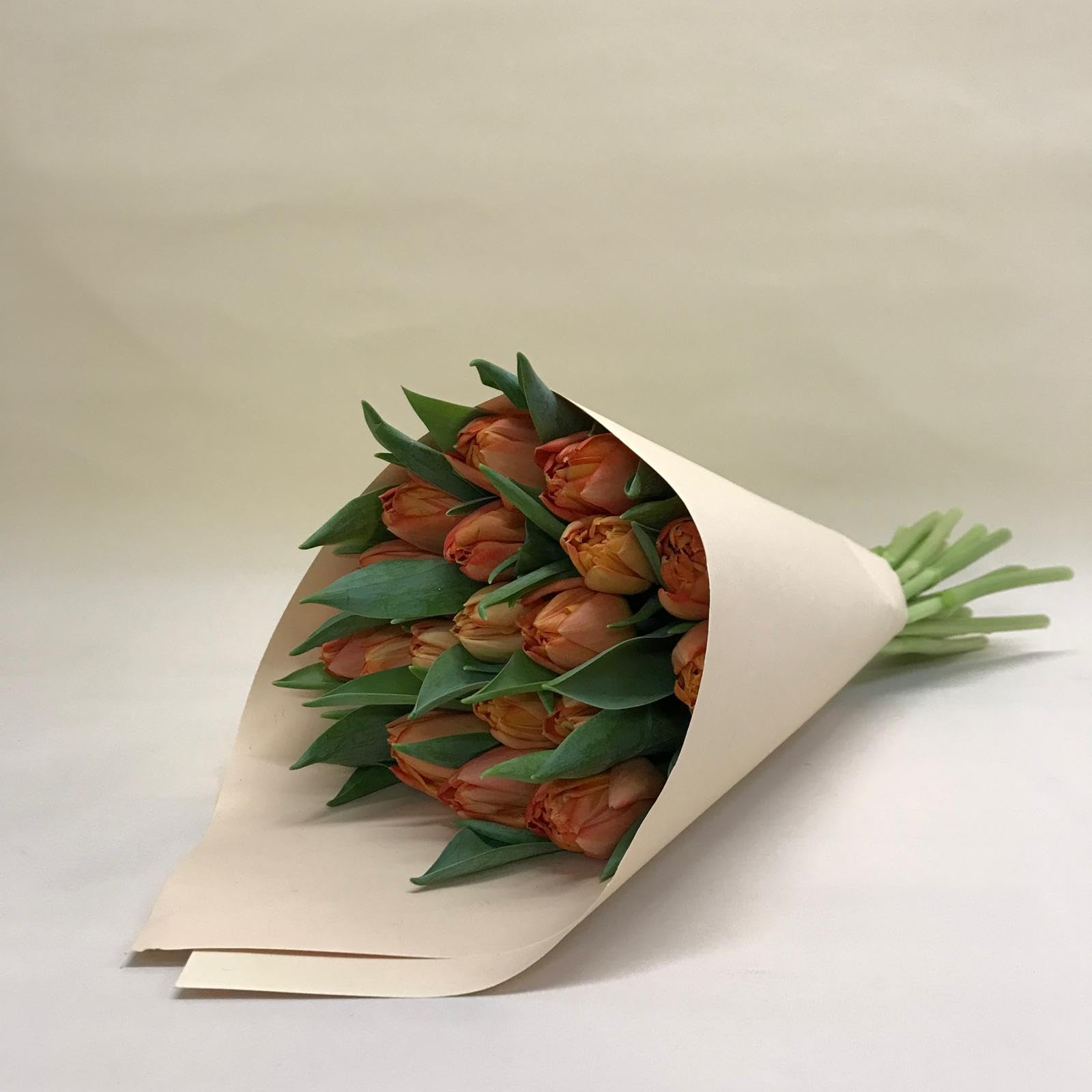Ramo 20 Tulipanes Naturales Naranja para Regalar. PORTES GRATIS