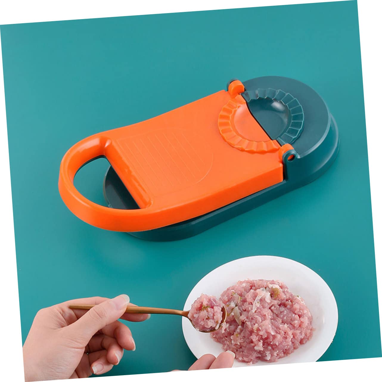 HOLIDYOYO 2pcs Portable Dumpling Maker Manual Press Mould for Easy Wonton Wrappers Compact and Lightweight Dumpling Press Ergonomic Design for Home Cooking