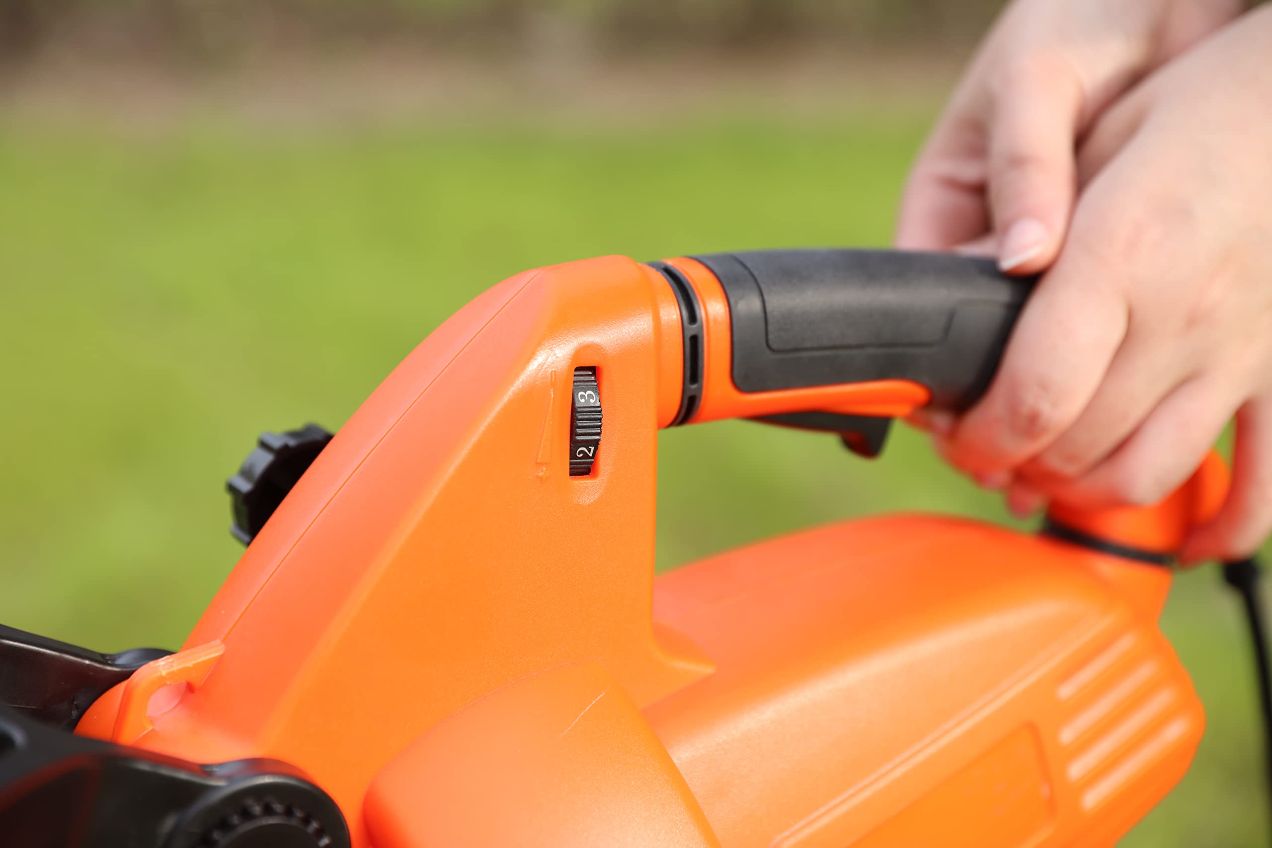 Yard Force Soplador eléctrico 3 en 1 EB U30, 3000 W, con trituradora, Velocidad máxima de Aire de 300 km/h, Saco de 45 l, con Ruedas estabilizadoras y Correa para el Hombro
