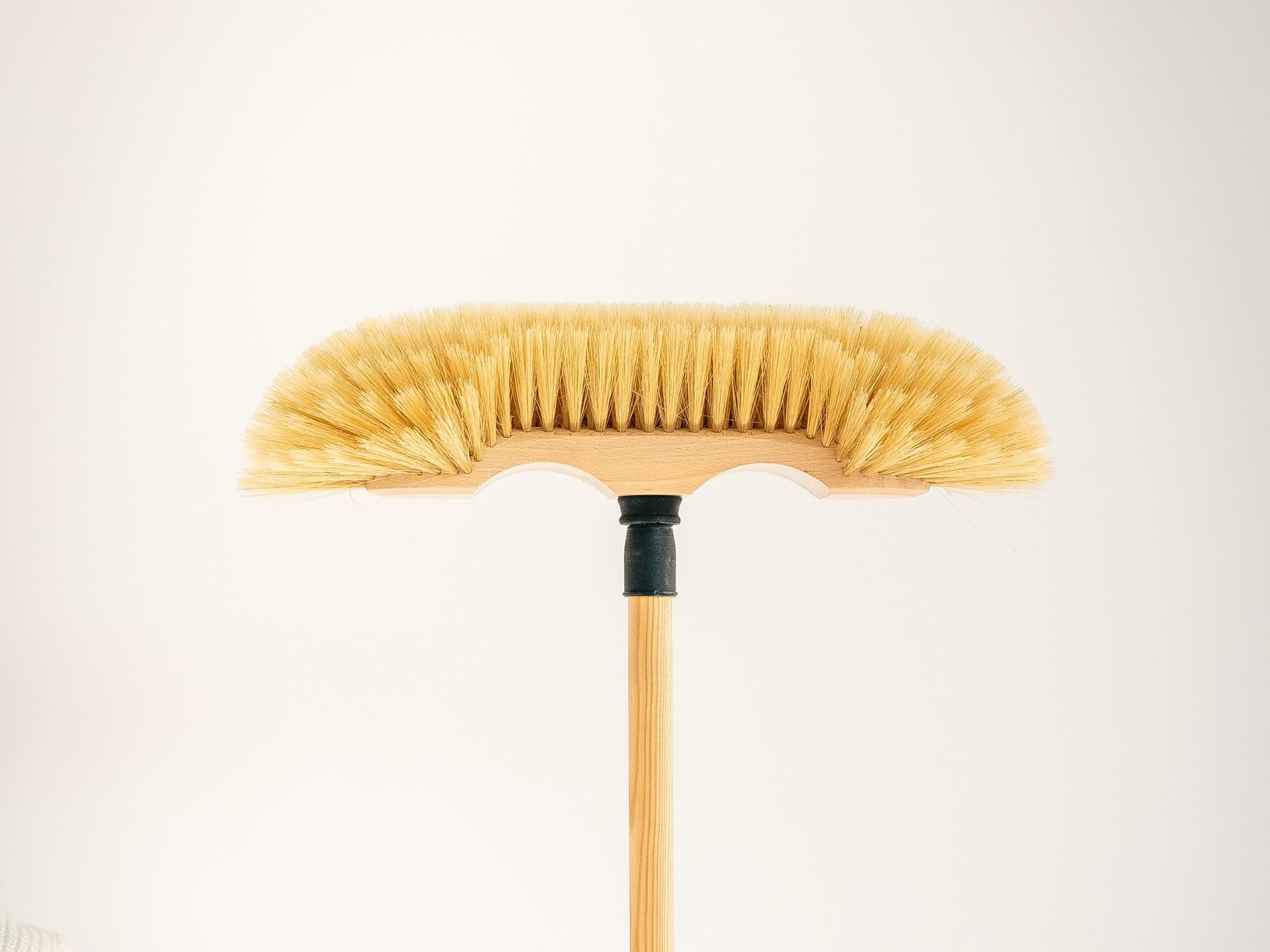 Balai Demi-Tête KAROP'S - Fibres PET Grises 50 Mm - Manche Bois Vernis Cannelle - Fabriqué En France