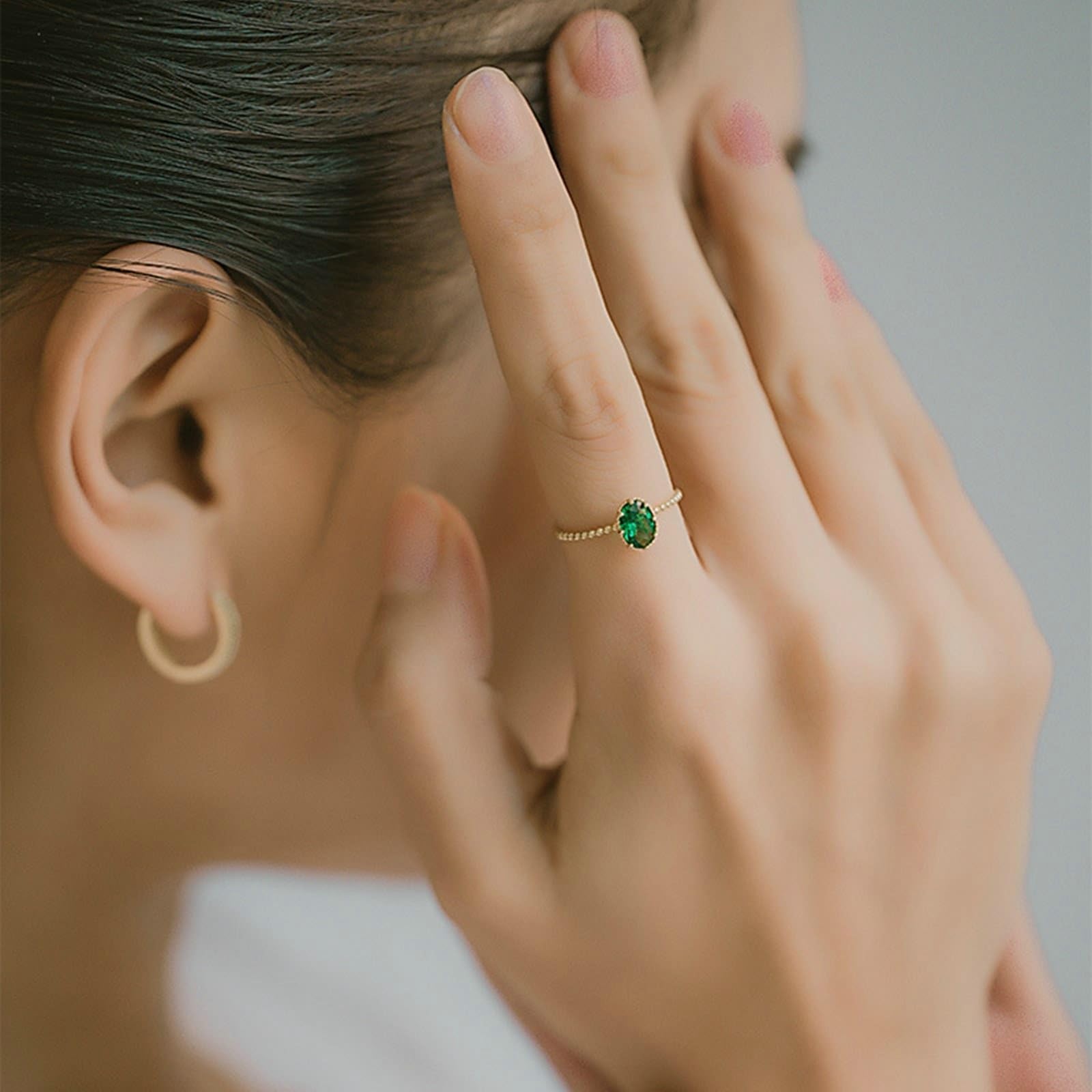 Pierścionek na palec obrączka ślubna żółte złoto 14K niemetalowy znaczek (tylko moda) Tsavorite z zieloną owalną cyrkonią sześcienną rozmiar H 1/2 popularna dla żony biżuteria walentynkowa
