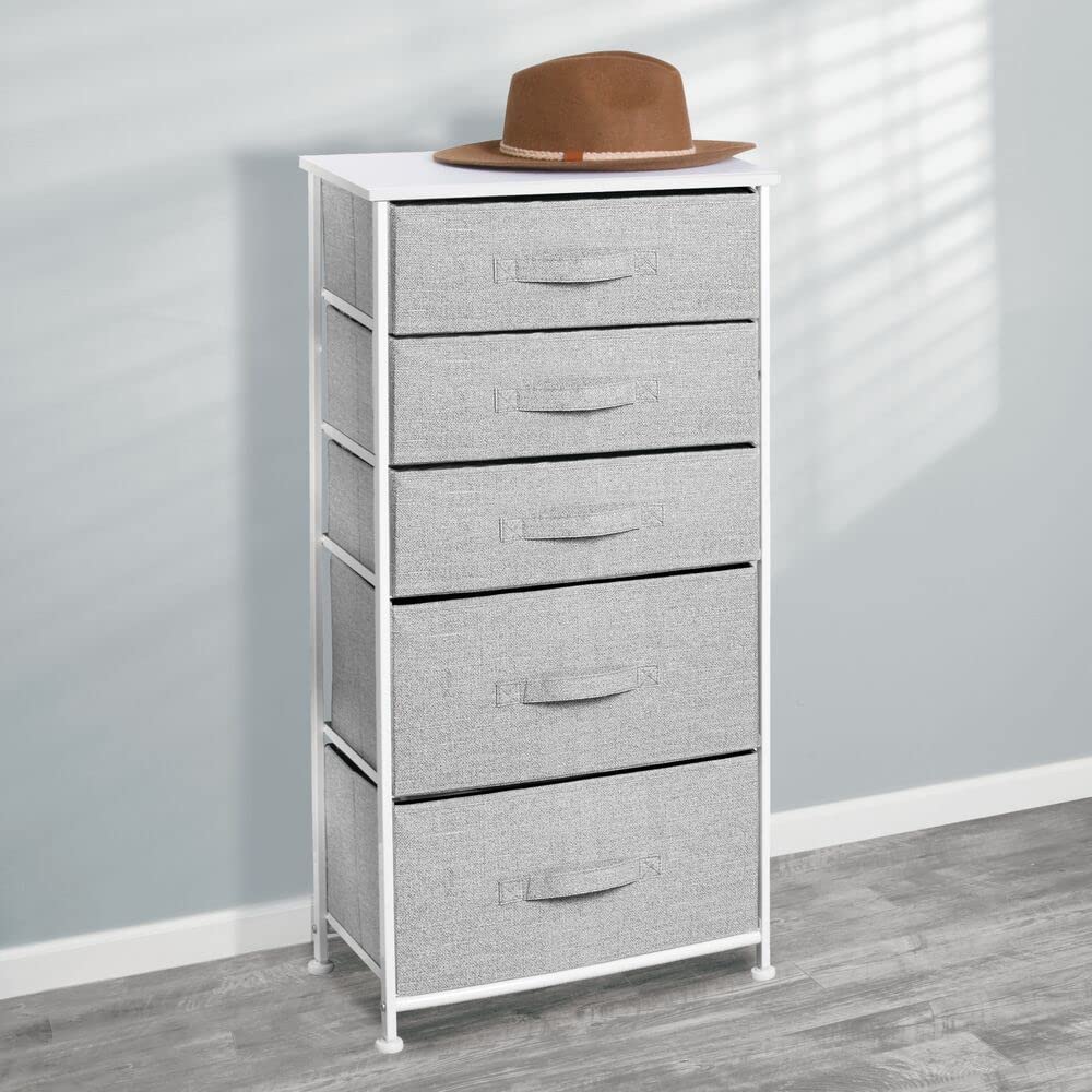mDesign Kommode aus Stoff – praktischer Schrank Organizer mit 5 Schubladen in 2 Größen – Aufbewahrungssystem für Schlafzimmer und kleine Wohnräume – grau und weiß