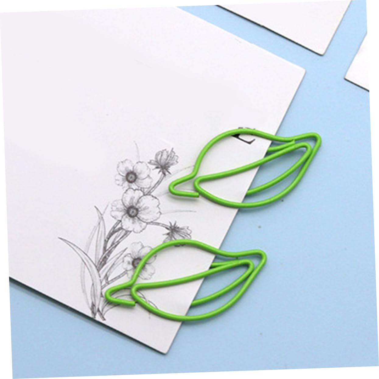 50pcs Leaf Shaped Paper Clips Aesthetic Decor for Office Organization Unique Memo Clips for Document Fixing Versatile Stationery Supplies