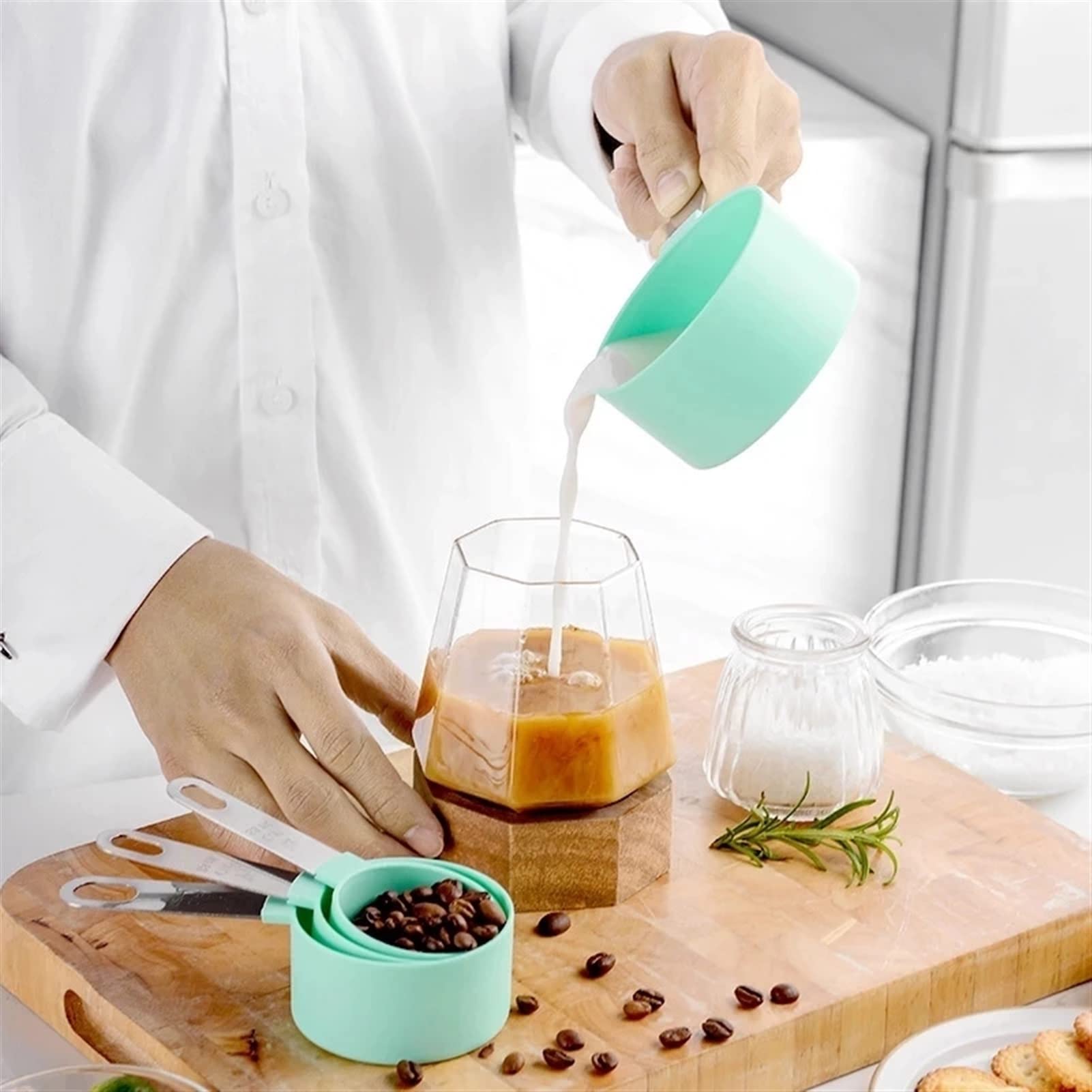 4/8 pezzi Cucchiai multiuso Strumenti per misurare la tazza Accessori per la cottura in PP Manico in plastica in acciaio inossidabile Gadget da cucina (Colore: 8 pezzi Abito verde) (8 pezzi