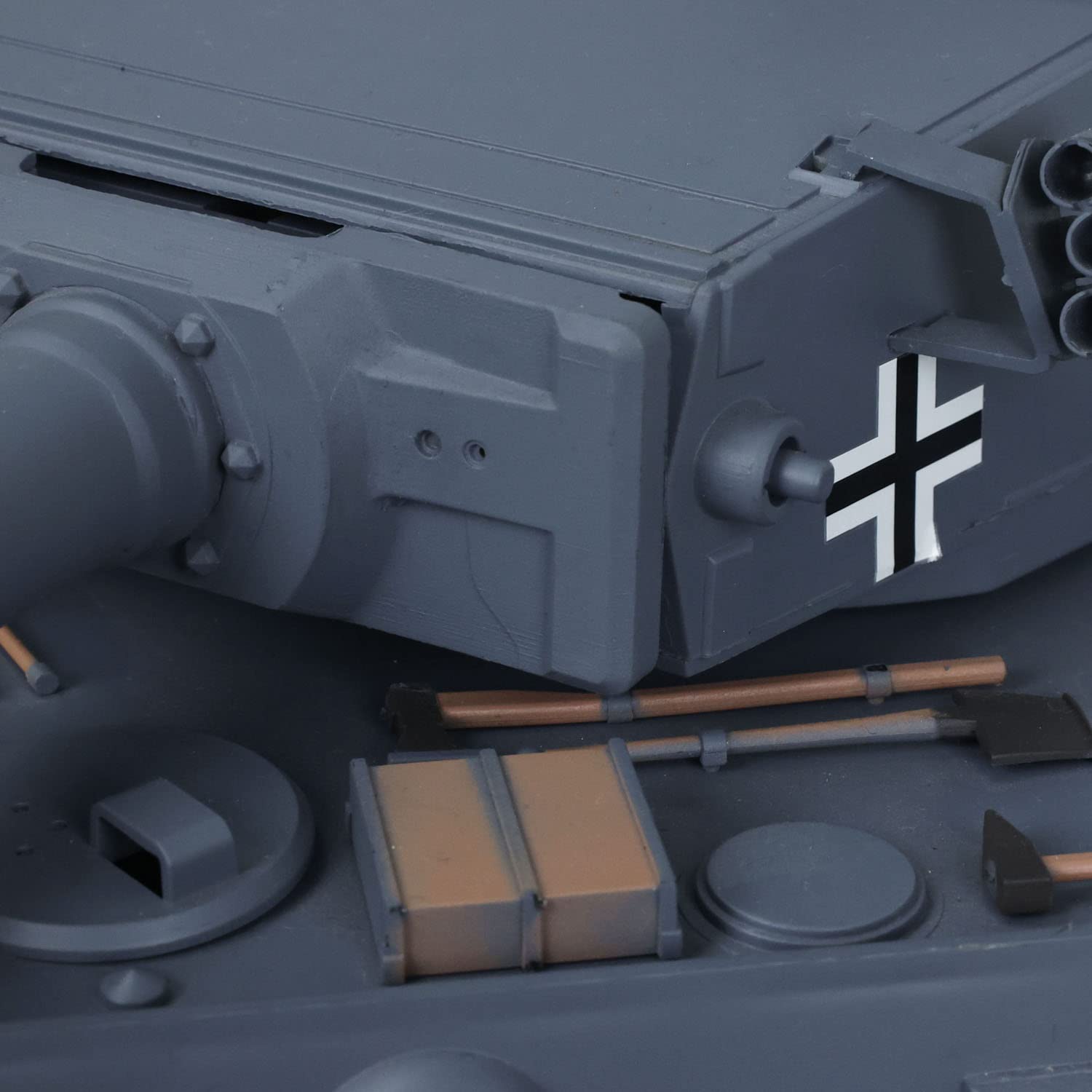Heng Long RC Panzer RTR 3818 1/16 7.0 Upgraded Metall Version Deutscher Tiger I Metallspuren Umlenkräder Rauchgenerator Infrarot Kampf 340° Drehbarer Turm Airsoft Schießen