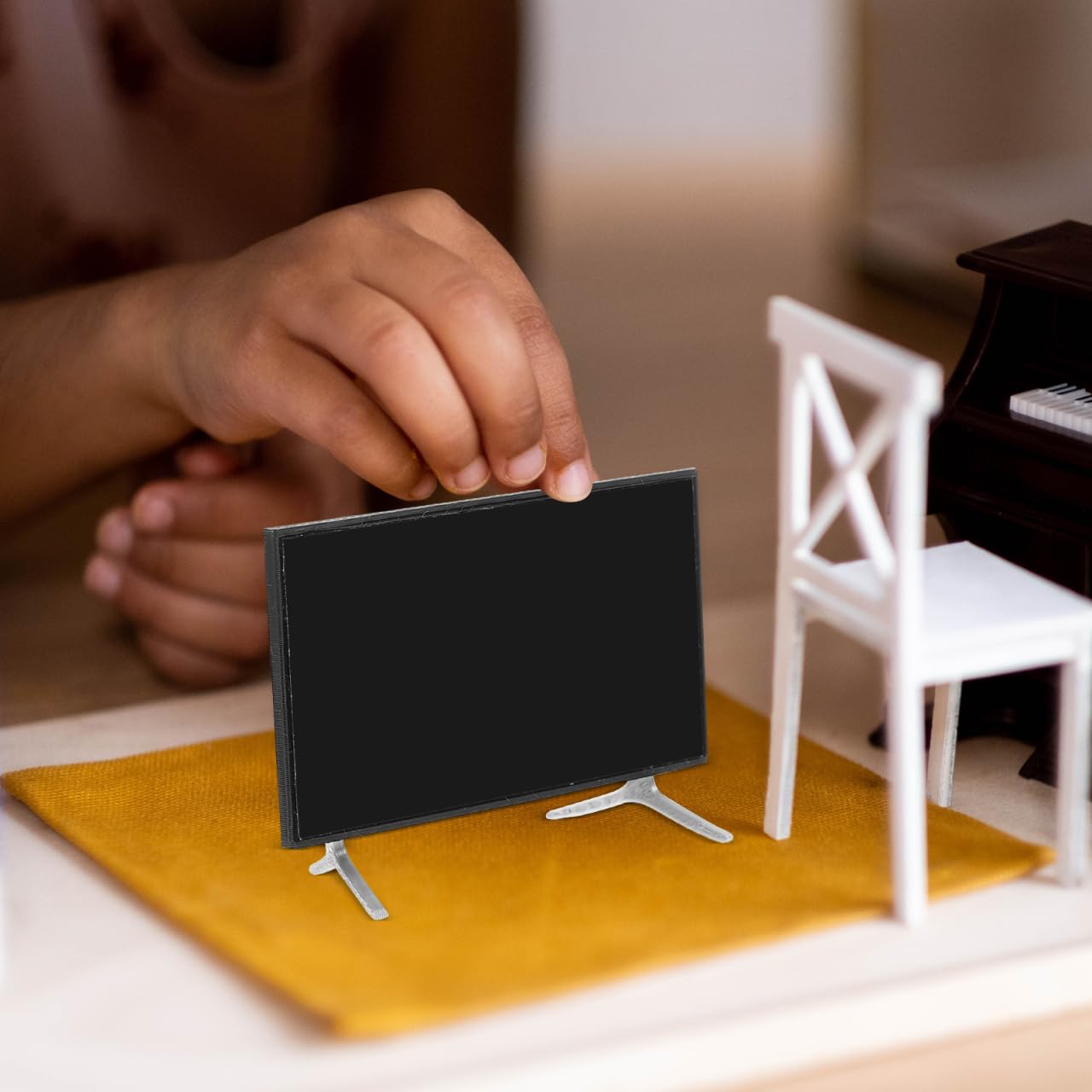 2 piezas de televisión en miniatura para casa de muñecas con soporte para decoración de sala de estar, detalles realistas, opciones de visualización versátiles, casa de muñecas, centro de 6