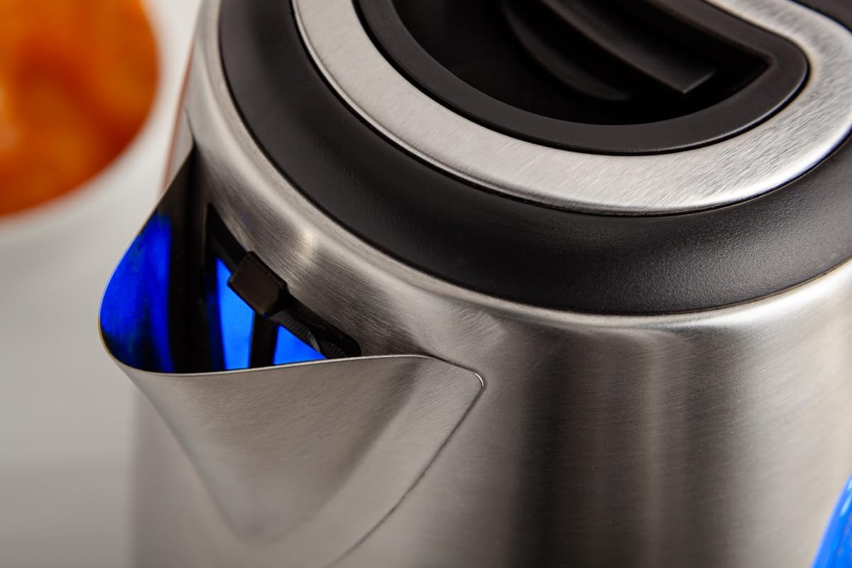 Close-up of eldom CS10 Aqua Water Kettle's blue indicator light