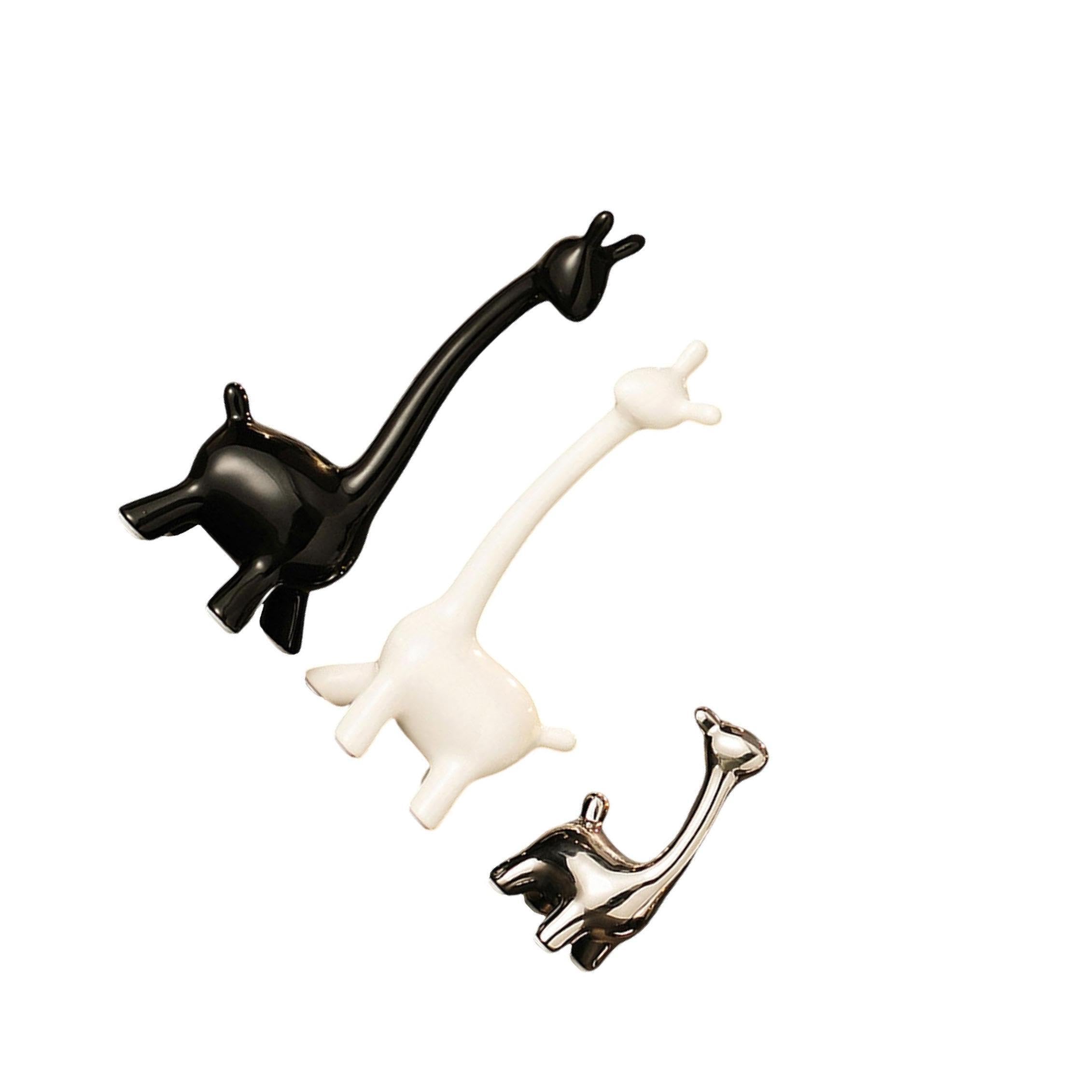 TWISAXC Modern Ceramic Giraffe Decoration Fine Workmanship Sculpture For Bookshelf And Cabinet Ceramic Giraffe Statue Home Decor Modern Ornament Lovely, 3 pcs