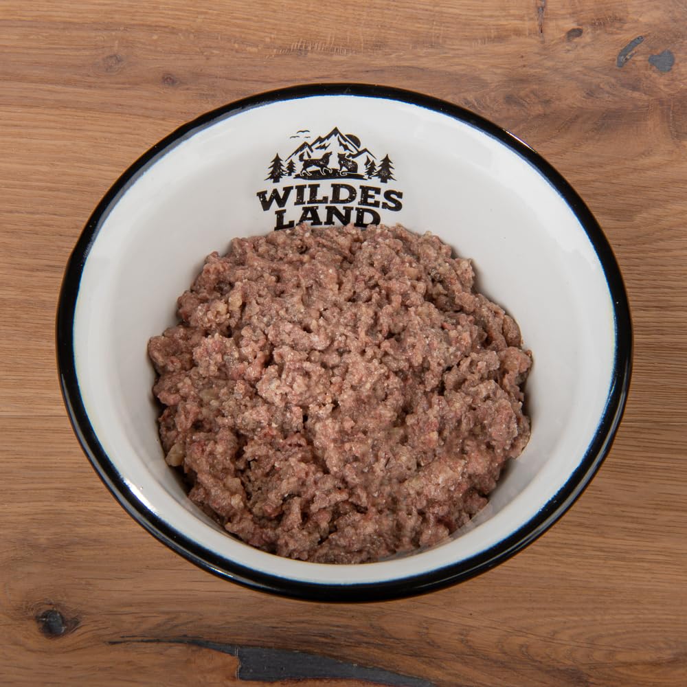 Wildes Land - Nassfutter für Hunde - Rind PUR - 12 x 800 g - mit Distelöl - Getreidefrei - Extra hoher Fleischanteil von 70% - Beste Akzeptanz und Verträglichkeit