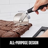 Vista 7 de Cortador de Pizza GORILLA GRIP, rueda grande sin BPA, 9 pulgadas, hoja de acero inoxidable afilada, mango resistente al deslizamiento con protección