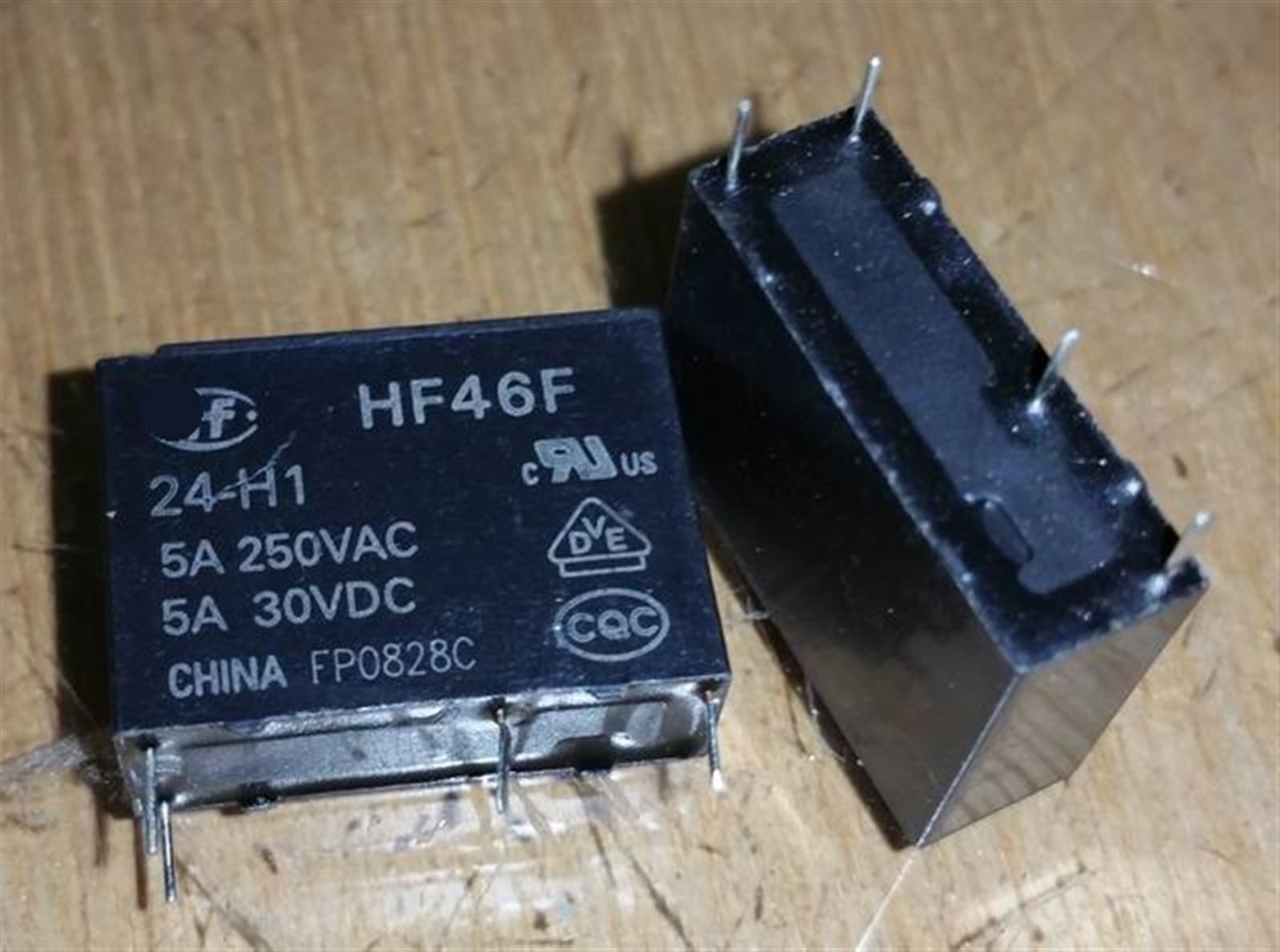 Relais HF46F commutation stable 5A pour carte électronique PCB