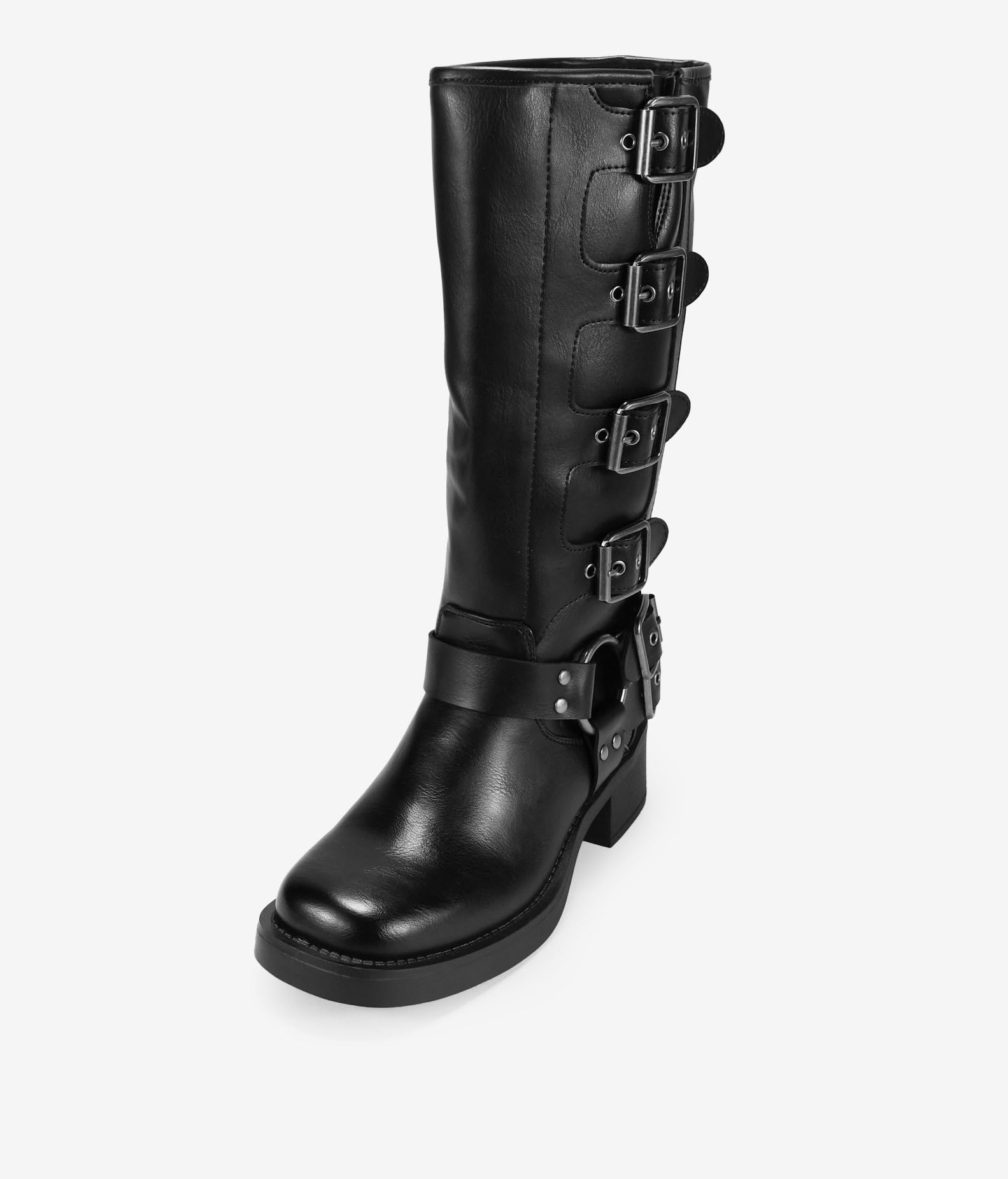 BOSANOVA Bottes hautes de style motard fabriquées avec détail d'anneau métallique et boucles décoratives sur la tige et semelle plate avec talon léger de 4,7 cm sans fermeture. Chaussures pour femme
