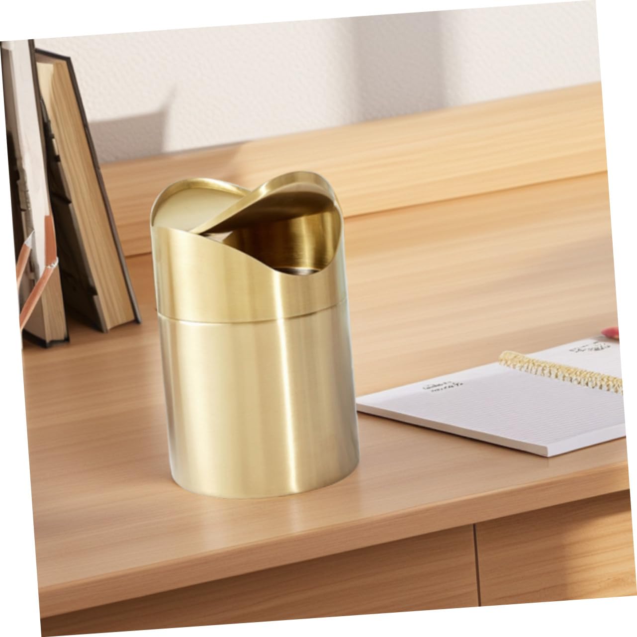 VALICLUD Kleiner Schreibtisch Abfalleimer Eleganter und Kompakter Mülleimer aus Edelstahl mit Pressdeckel Goldfarben Multifunktional für Schreibtisch und Reise