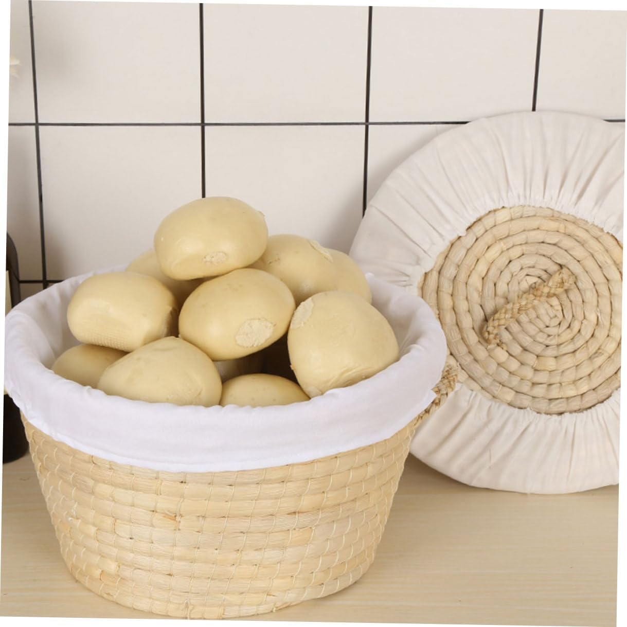 Woven Steamed Bun Storage Basket with Lid, 30cm round Natural Straw Bread and Egg Holder, Insulated Kitchen Knit Basket for Home Dining and Picnic Use