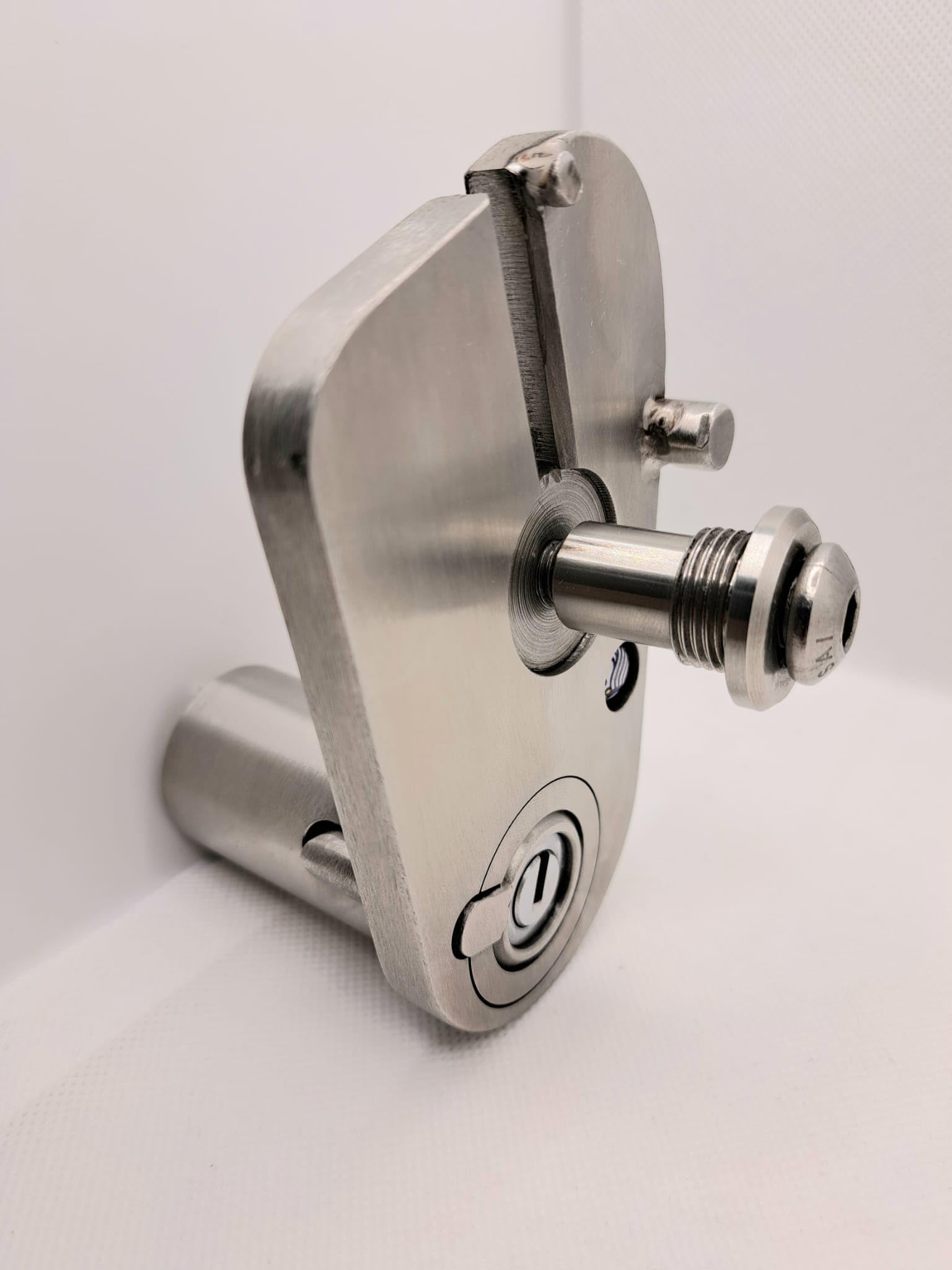 BLOCK BRAKE - ANTIFURTO MECCANICO BLOCCA CAVALLETTO CENTRALE PER MOTO DUCATI MULTISTRADA V4 IN ACCIAIO INOX CON CHIAVE CODIFICATA.