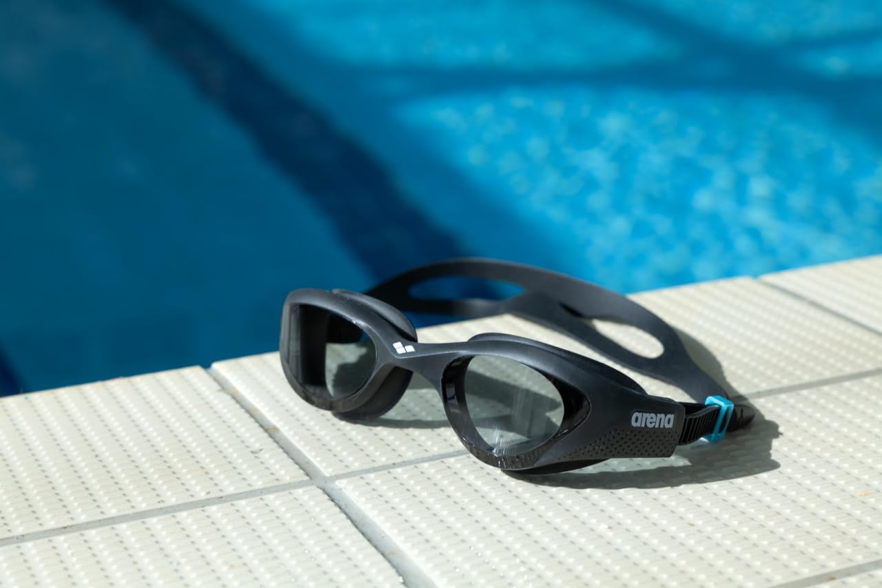 Arena Lunettes de Natation Adultes The One Antibuée Verres Larges Protection UV Pont Nez Auto-Ajustable