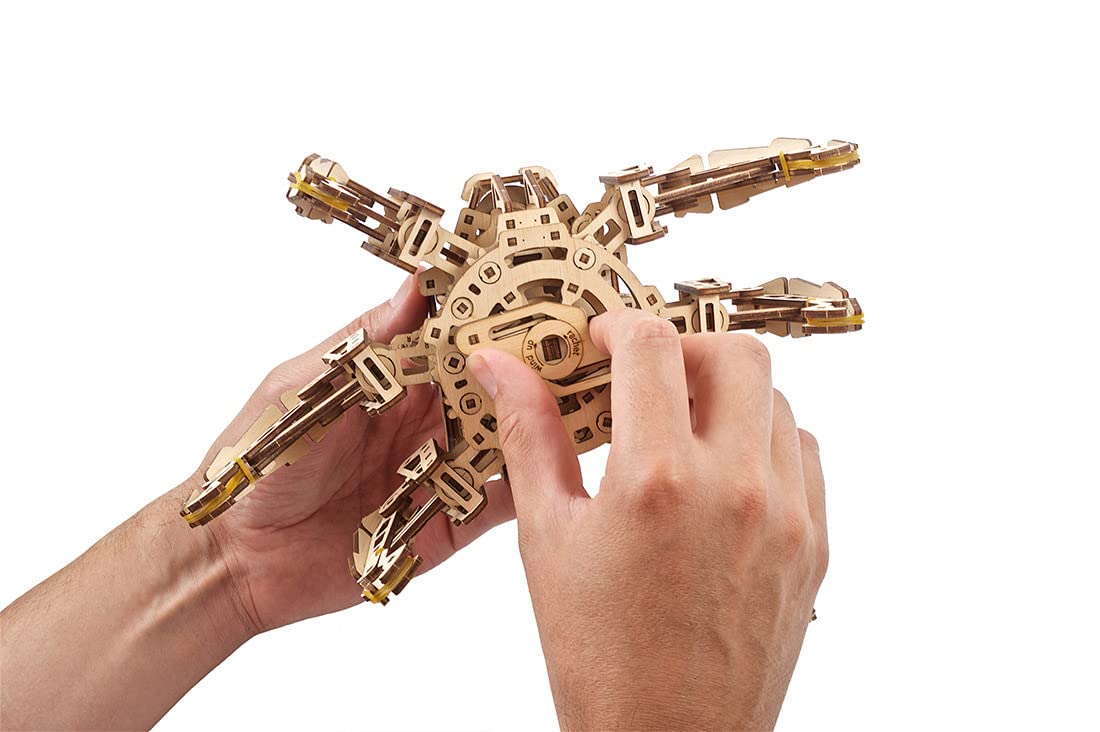 UGEARS Hexapod Explorer Puzzle 3D - Mechaniczny robot pająk - Zestawy modeli dla dorosłych z mocnym silnikiem sprężynowym - Puzzle 3D dla dorosłych i dzieci Puzzle 3D Zestaw drewnianego robota (działa do 10 stóp)