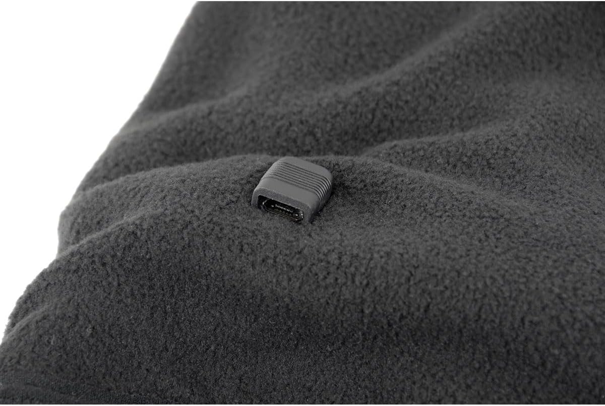 コミネEK-304本体の外観。USB給電式で発熱ユニットを備えた構造