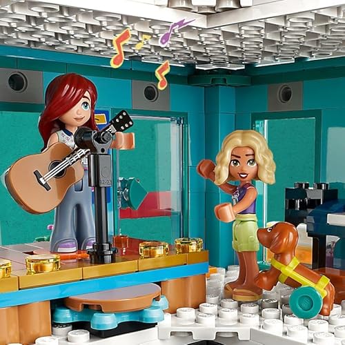 LEGO Friends Le Centre Collectif de Heartlake City - Jouet de Construction Modulaire à 5 Étages - 6 Mini-Poupées, 1 Figurine de Chien & Plein d'Accessoires Originaux - Cadeau pour Fille 9 Ans 41748