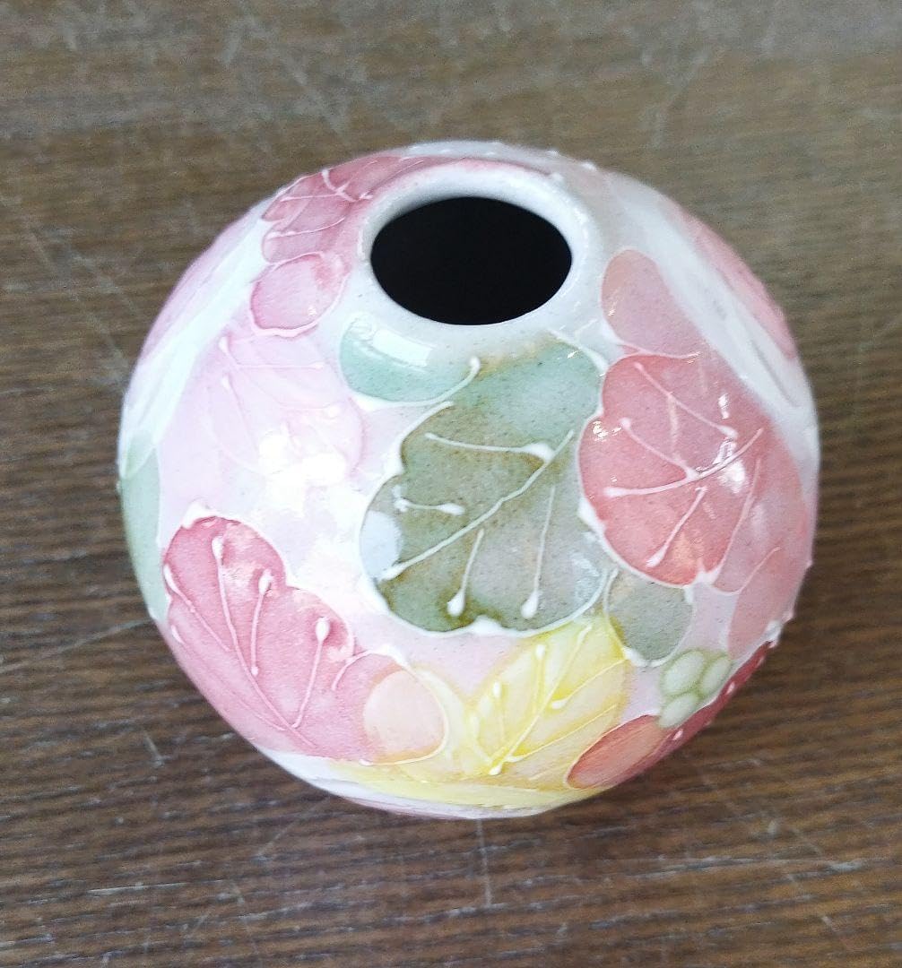 ぶどうと葉の装飾の陶器花瓶 ぶどうと葉の装飾の陶器花瓶 美術品・アンティーク・コレクション