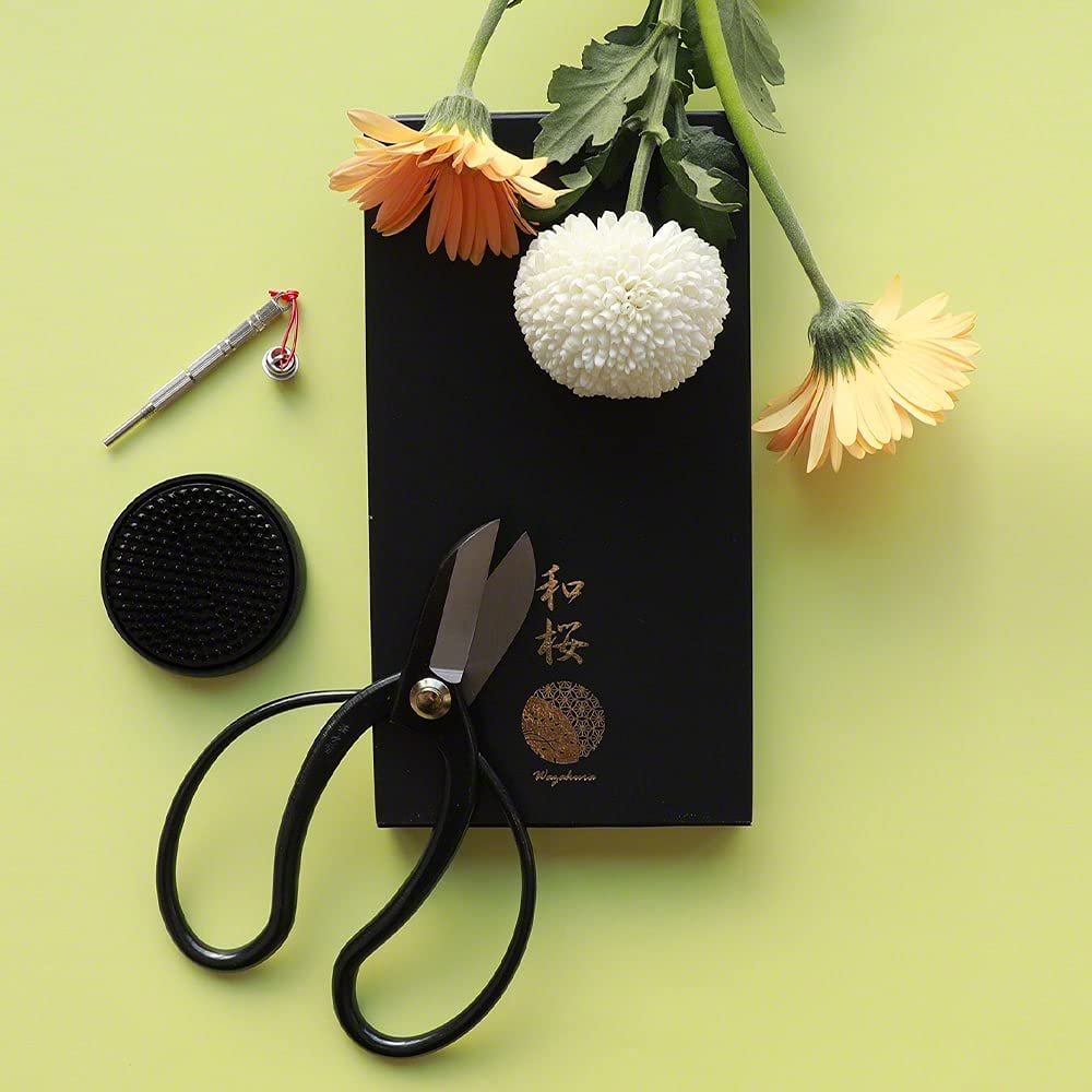 Wazakura 3 szt. japoński zestaw narzędzi Ikebana wykonany w Japonii, zestaw do rozmieszczenia kwiatowego [nożyczki Koryu + 61 mm okrągły czarny Kenzan + uchwyt do kwiatów narzędzie do pielęgnacji ]