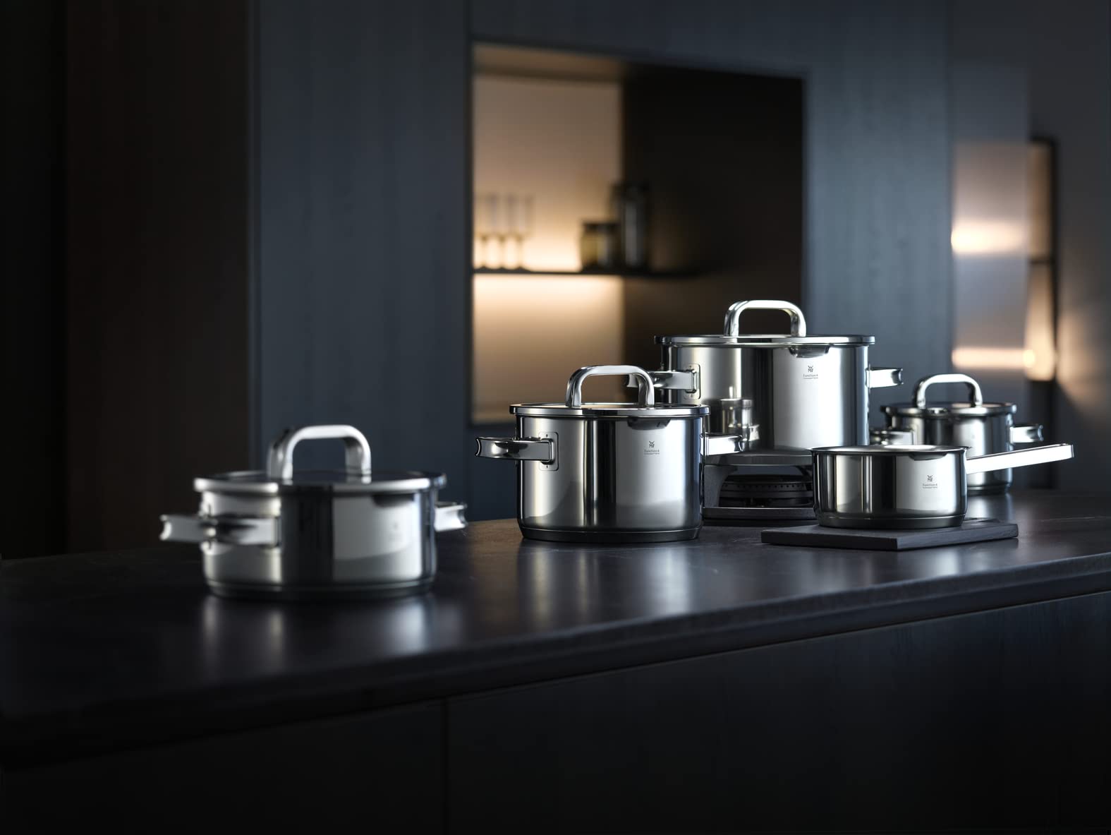 WMF Compact Cuisine Kookpan, klein, 20 cm, glazen deksel, braadpan, inductie 2,5 l, Cromargan gepolijst roestvrij staal, schaalverdeling aan de binnenkant, stapelbaar, ongecoat