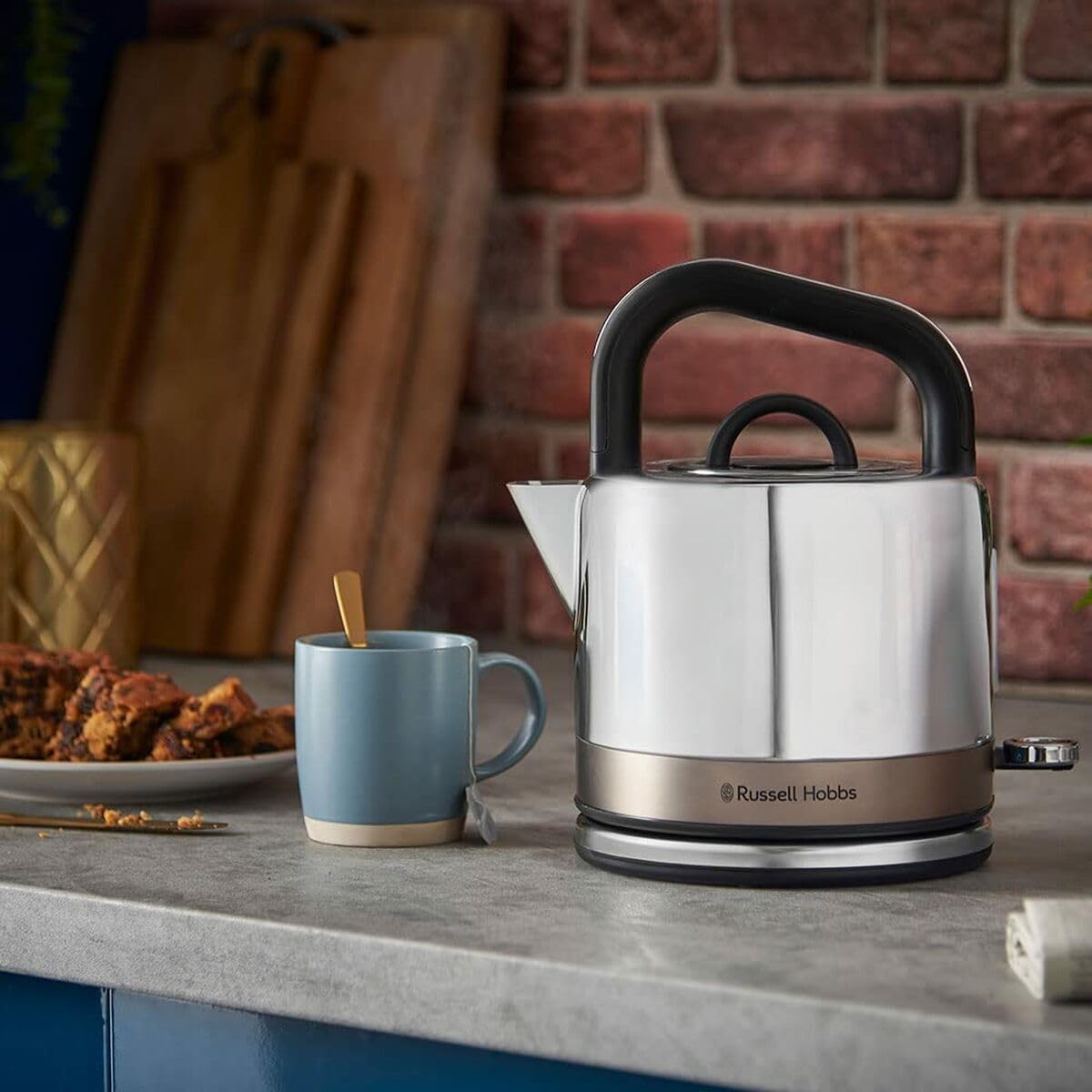 Russell Hobbs Bollitore Elettrico - 1,5L, 2400W - ​​Acciaio Inox Color Titanio; Funzione di Ebollizione Rapida; Filtro Anticalcare Rimovibile; Beccuccio; Indicatore Livello Acqua Esterno, 26422-70