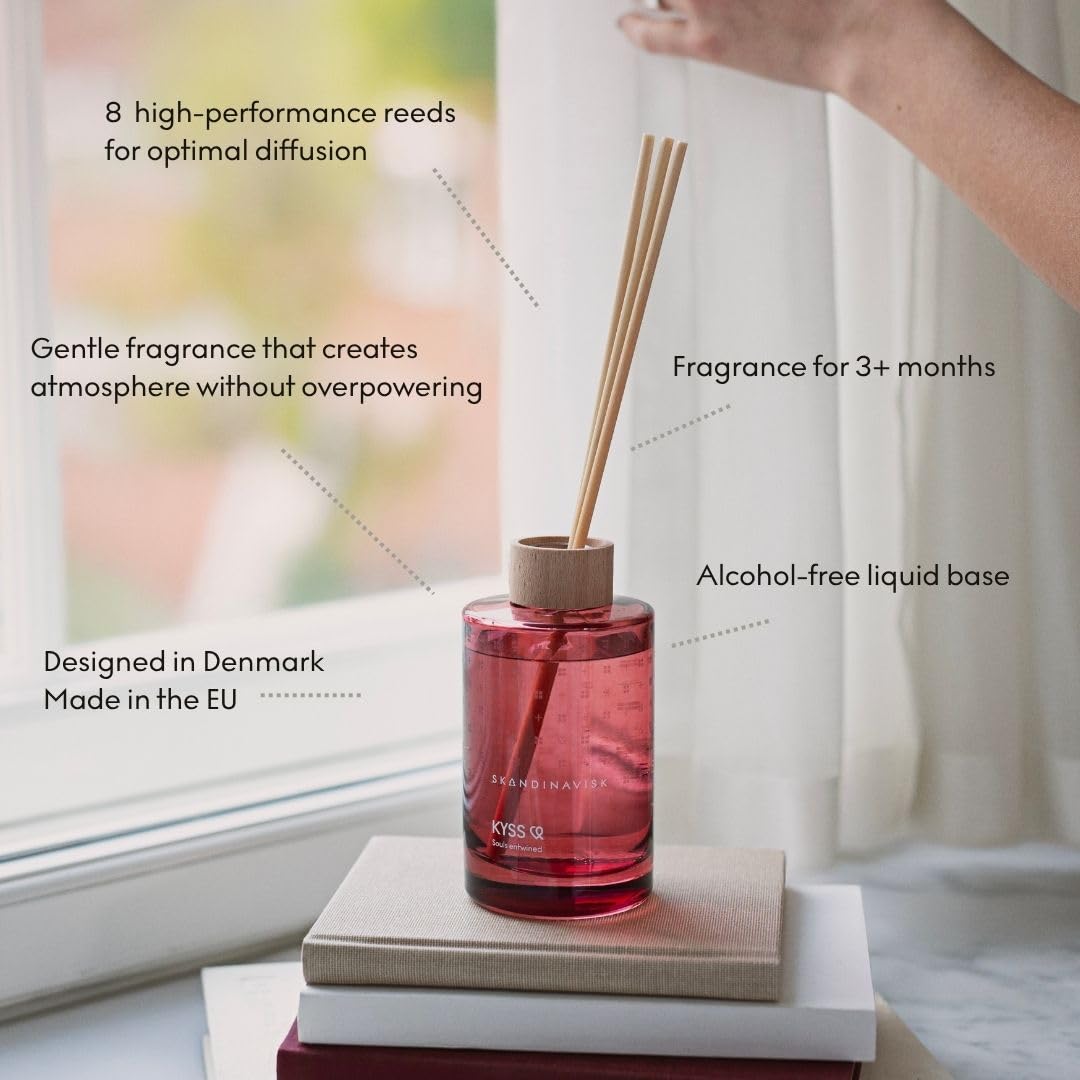 Skandinavisk KYSS - Difusor de aroma "Kiss" con 8 cañas, dura más de 3 meses. Notas de fragancia: moras y rosa, azúcar y clavo. 200 ml