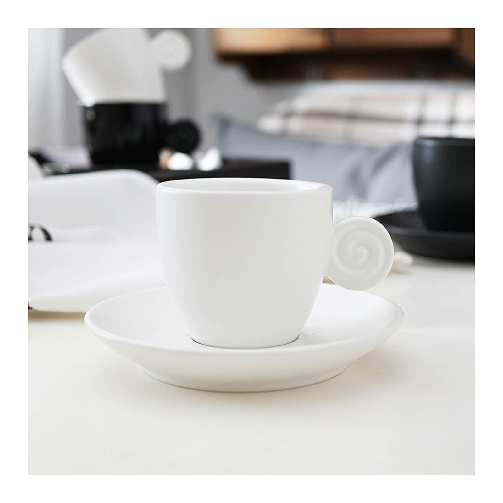 Kubki 3 uncje filiżanek zestaw 4 z pasującymi spodkami Premium porcelanowe włoskie kubki Caffè, turecka filiżanka kawy, prezent