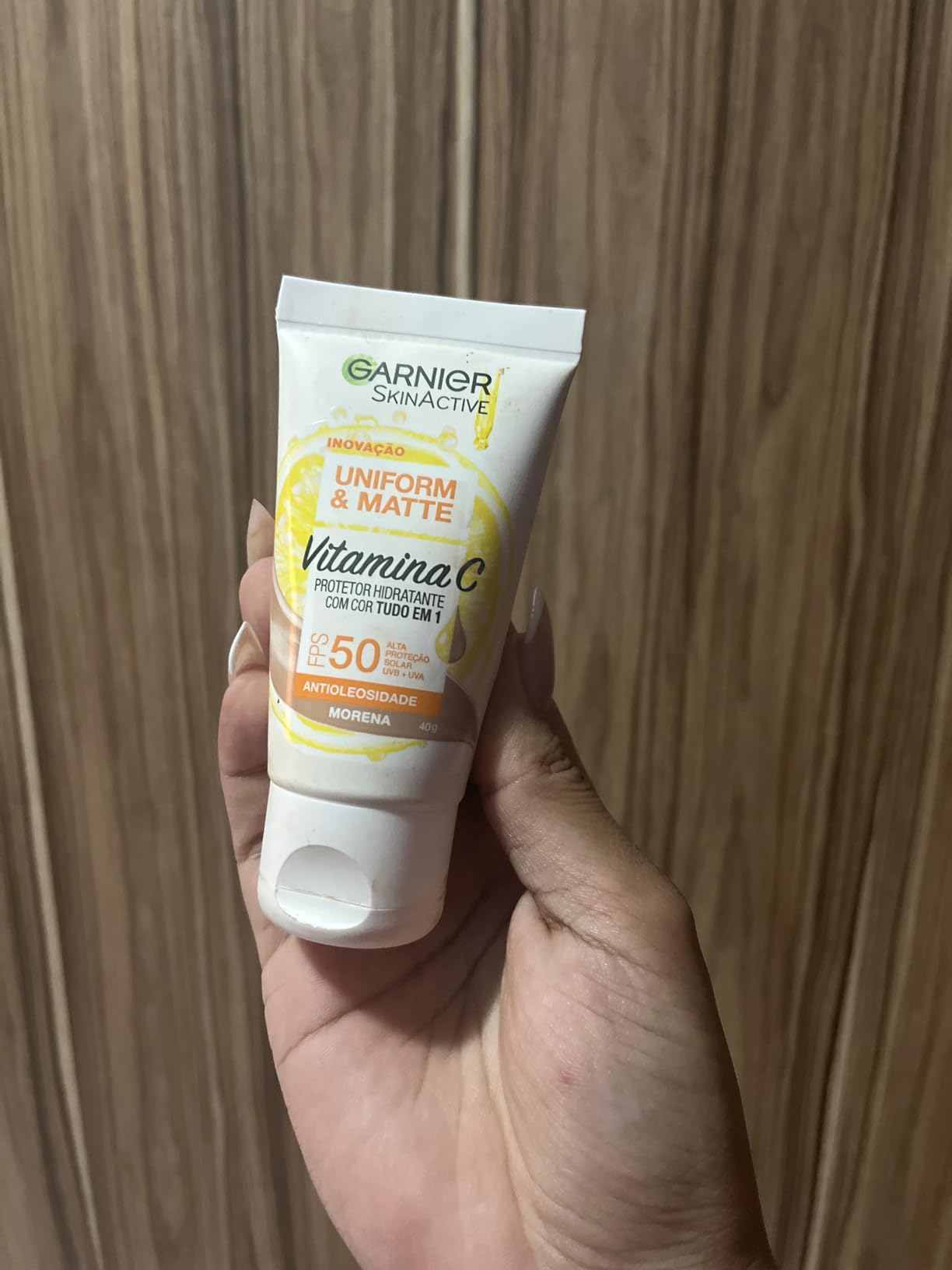Garnier Uniform & Matte Protetor Solar Hidratante com Vitamina C, Efeito Matte Antioleosidade, Previne Manchas e Corrige o Tom da Pele, Tecnologia Camaleão, Cor Morena, 40g Garnier Uniform & Matte Protetor Solar Hidratante com Vitamina C, Efeito Matte Antioleosidade, Previne Manchas e Corrige o Tom da Pele, Tecnologia Camaleão, Cor Morena, 40g