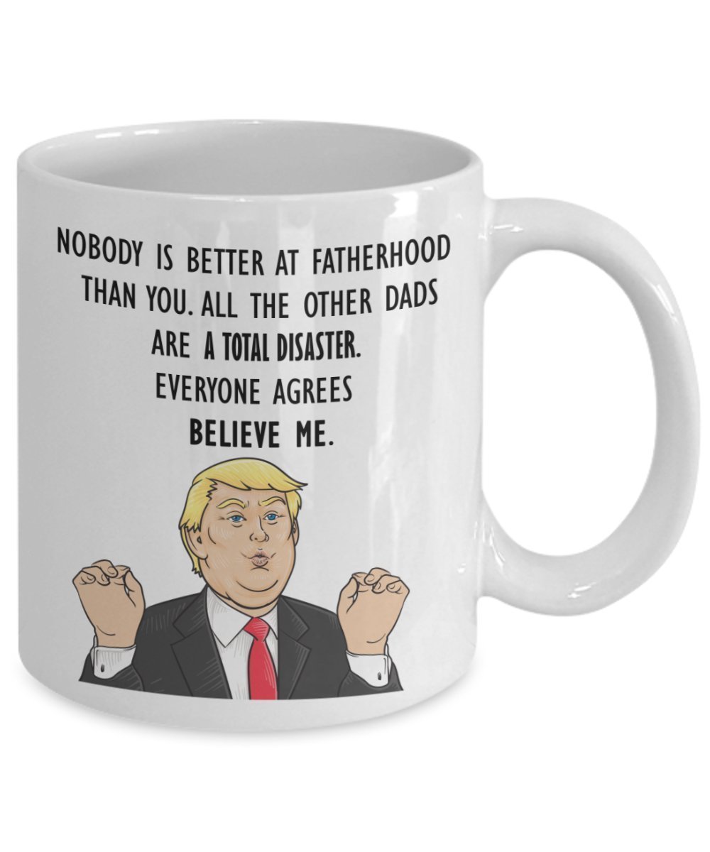Trump Bowler Tazza per gli amanti del bowling, divertente tazza da tè o caffè, regalo per uomini e donne 11oz Infradito colorati estivi, con finte perline