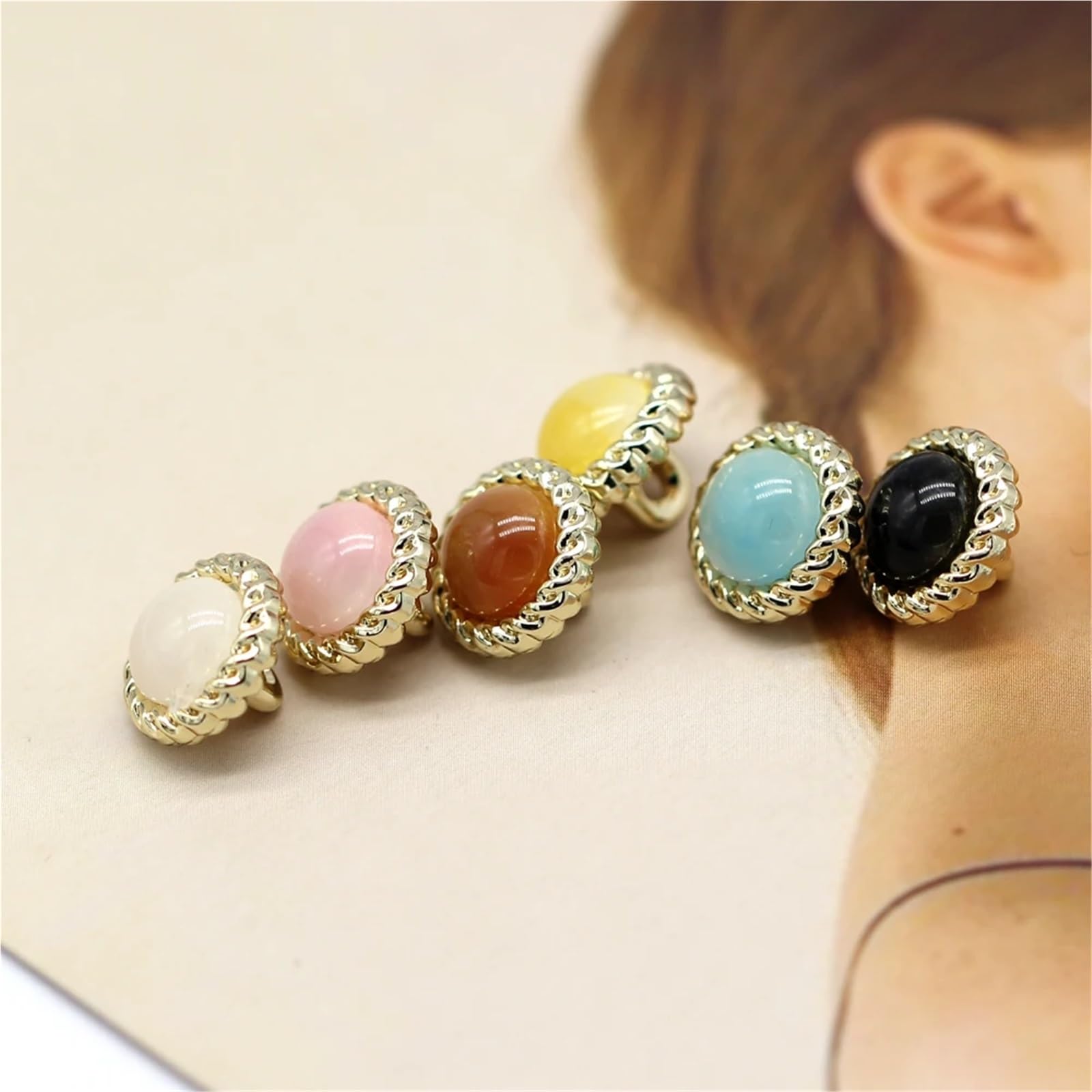 Bottoni in metallo dorato con perle, 11 mm, 100 pezzi, per camicie e vestiti vintage | Bottoni vintage dorati con perle, rotondi da 11 mm, 100 pezzi per progetti di cucito per camicie, abiti, polsini, colletti.